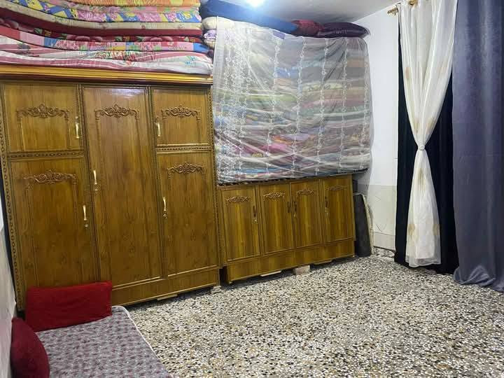 السلام عليكم بيت مساحة 215 متر بالدوانم قرب سمير الخياط الخط الاول سادس بيت عن الشارع العام الرئيسي شراي اتصل ما مو شراي رجاءا لا اضل اتعامل وتخابر بدون فايده الاتصال ع الرقم ‏/ ‪***********‬‏
