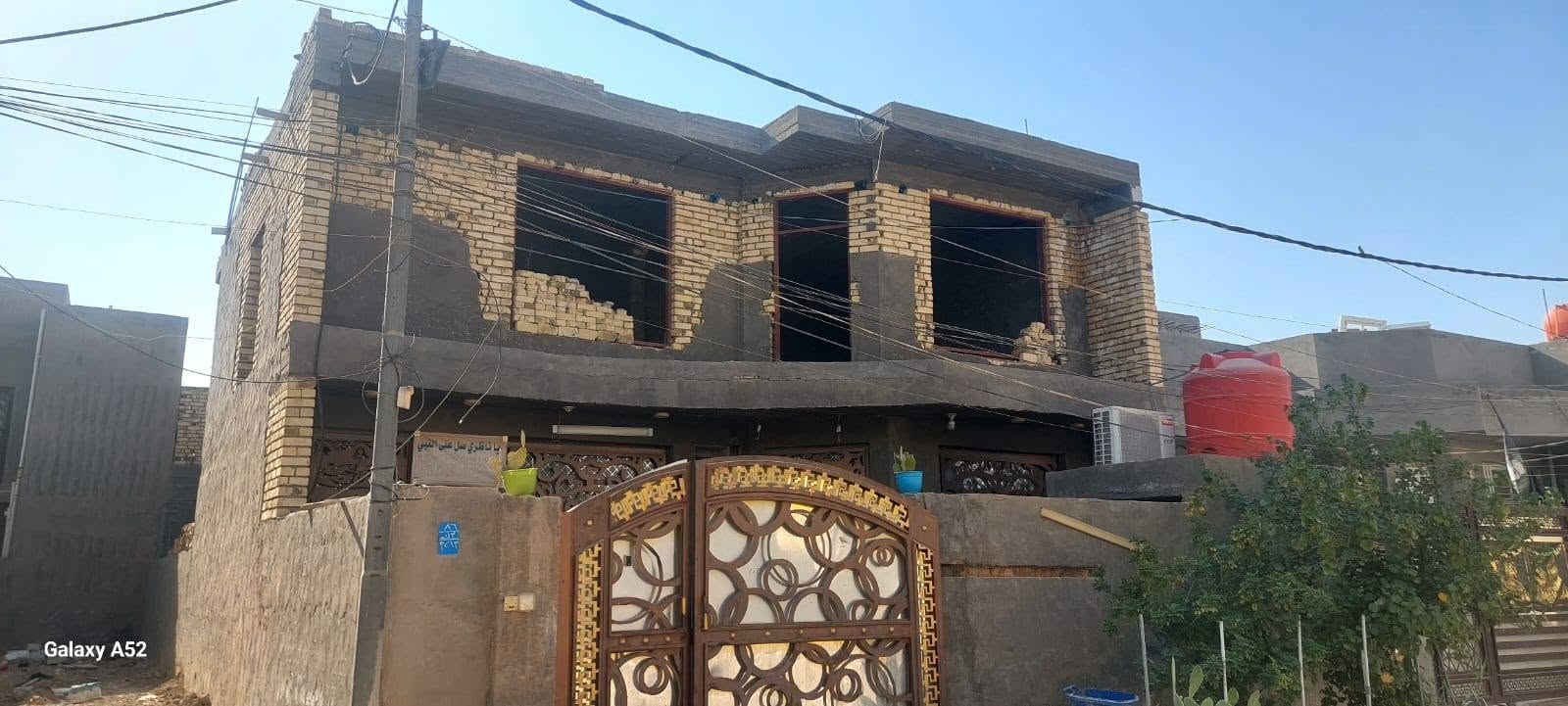 دار للبيع المساحه 200متر طابو صرف طابقين  يحتوي غرفتين نوم مطبخ وهول واستقبال ومجمع صحيات 
طابق الثاني ماكامل 
مطلوب مصرف عقاري  25 مليون 
العنوان / ورديه سيف سعد شارع مركز الشرطه
***********

نص مكتوب في الصور:
- Galaxy A52