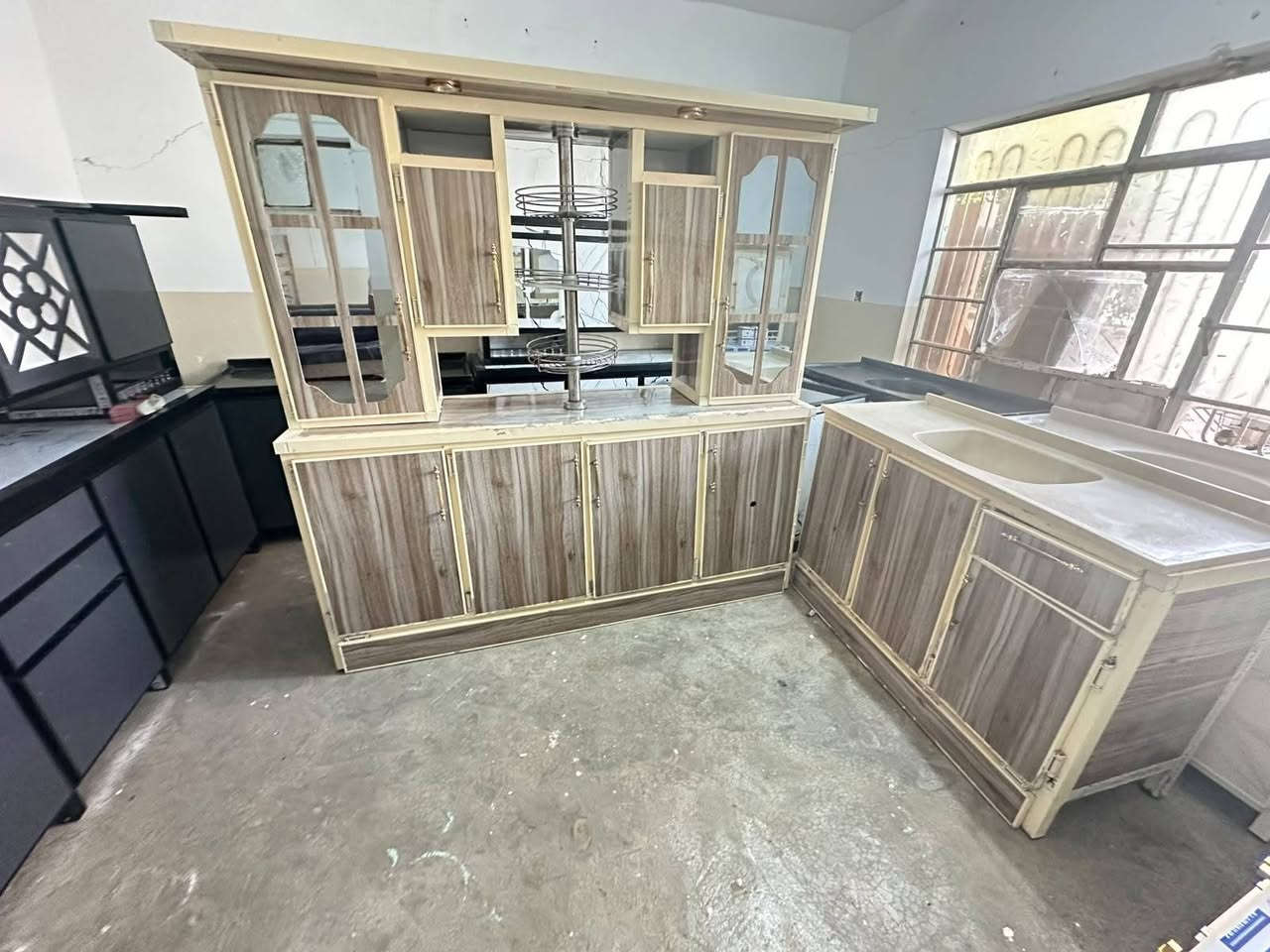 وجبه جديده للبيع مواد المستخدم والجديد ( مجمع ليث ال سطام ) ( للبيع قصاد ونقد ) المكان ناحيه الشوره جوه خزان الماء الاستفسار على هاذه الرقم ( ***********)
