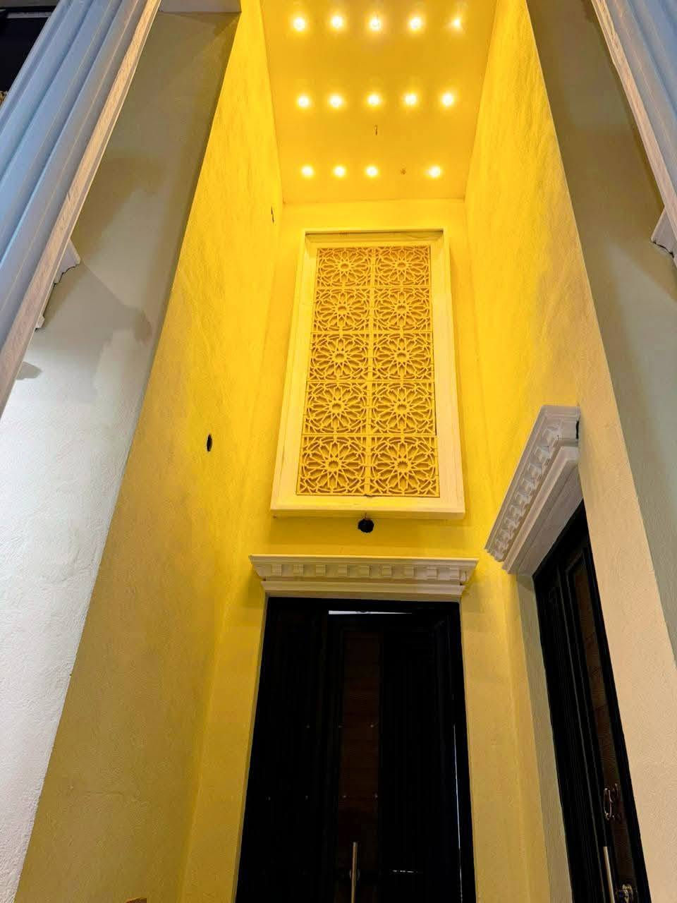 السلام عليكم.. للبيع بيت ١٥٠ متر  نضام ملكي البيت فول درجه اوله بناء حديث ٢٦  العنوان حي الزهور شارع ميه قرب بزل حجي علي خلف الئنوار للسياقه للستفسار *********** طابو زراعي سند ٢٥ بسمي
