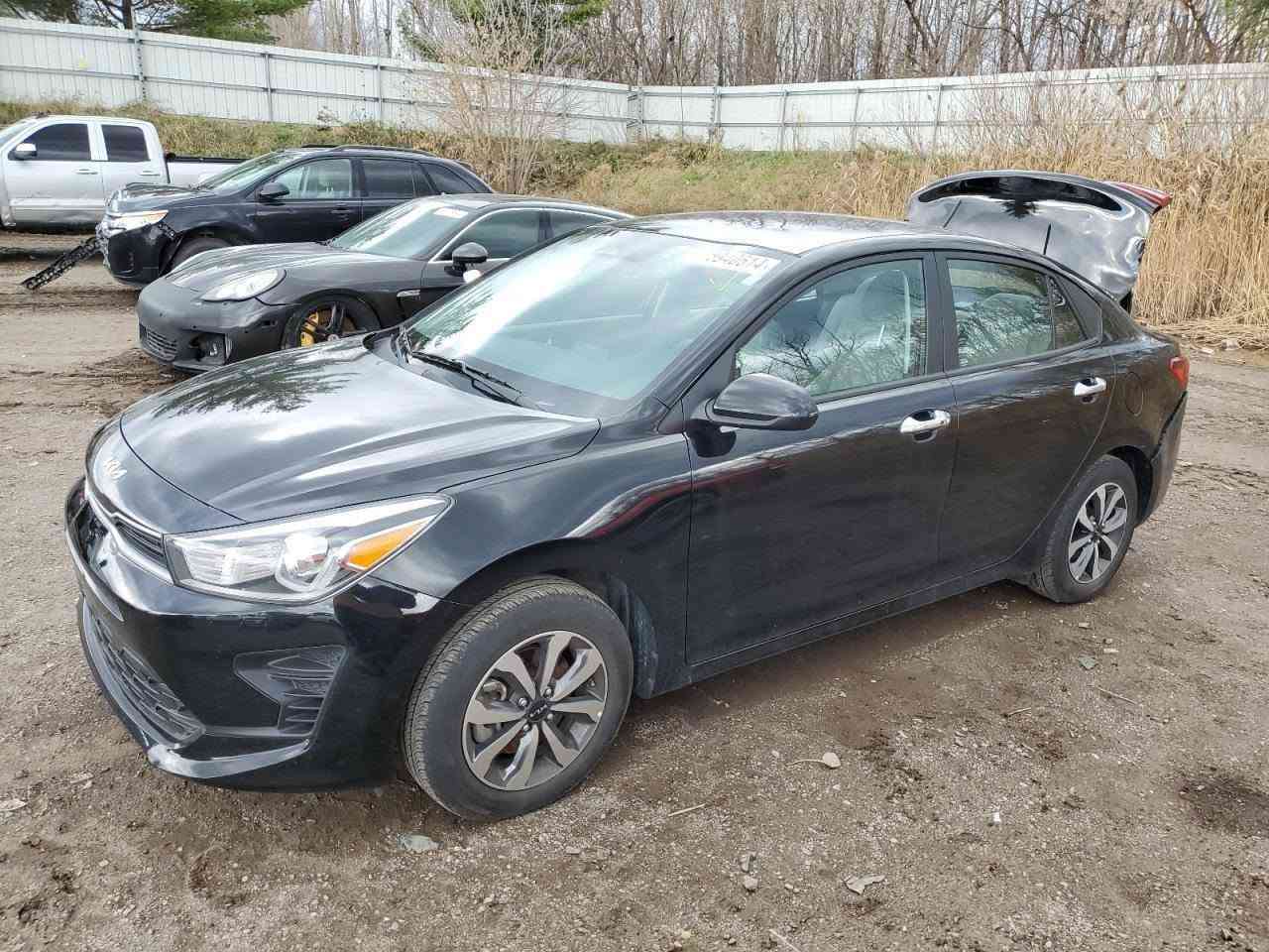للبيع | كيا ريو (Kia Rio) 2023 – فول مواصفات
🔹 الموديل: 2023
🔹 الفئة: فووول مواصفات – وارد أمريكي بجم كبس  (استيراد شخصي)
🔹 المحرك: 1.6 لتر، 4 سلندر (اقتصادي جدًا في استهلاك الوقود)
🔹 ناقل الحركة: أوتوماتيك IVT
🔹 العداد: 49 ألف كم فقط
🔹 اللون الخارجي: أسود ملكي
🔹 الداخلية: مخمل بلون فاتح، نظيفة جدًا

✨ المواصفات:

- دخول وتشغيل ذكي (بصمة).
- شاشة كبيرة تدعم Apple CarPlay و Android Auto.
- كاميرا خلفية.
- بلوتوث.
- تحكم من المقود (الصوت والاتصالات).
- تبريد ثلج.
- 4 إيرباغات.
- رادارات.
- فرامل ديسك أربع عجلات.

📌 ملاحظات:

- السيارة بدون رقم.
- تحويل مباشر.
- الضرر خفيف جدًا في الجنطة فقط، وما زالت على وضعيتها ولم تُصلَّح.
- سيارة نظيفة جدًا، جاهزة للاستخدام، و"خير من الله" إن شاء الله.   السعر المطلوب ١١٦ وبيها مجال 
العنوان بغداد الكاظمية 
للاستفسار ، على خاص  او الاتصال واتساب ***********
.
