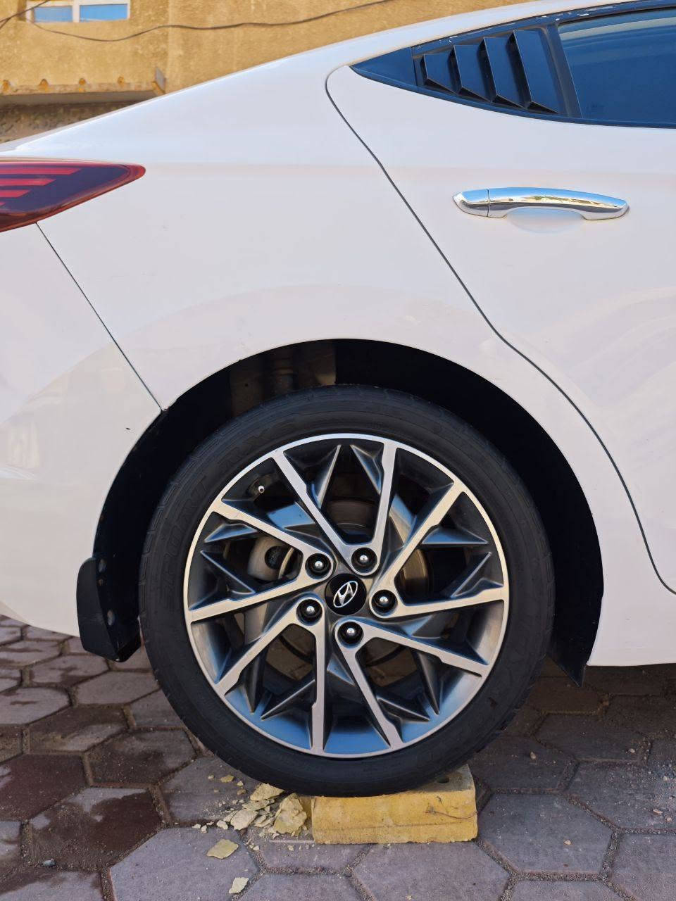 السلام عليكم
النترا 2019 خليجي فول ماعده بصمة
رقم بغداد الجديد بأسمي سنوية 2030
ماشية 138 الف كيلو مكينة والكير مكفولات وما مفتوحات
مكينة 2000 دوش
كير AT 
تبريد قطعتين
اشاير مري
تبريد ثلج
مري شفط
داخل صاج
كشنات جلد
ويلكب حجم 17
حساس خلفي
3 انضمه قيادة
.......
بيها بنيد صبغ بدون اي دواخل وبيها بارد وسونار ناشرة
والسعر مناسب اتصل وتدلل وموجود واتساب وبالخاص 
*********** مكاني بغداد المحمودية
