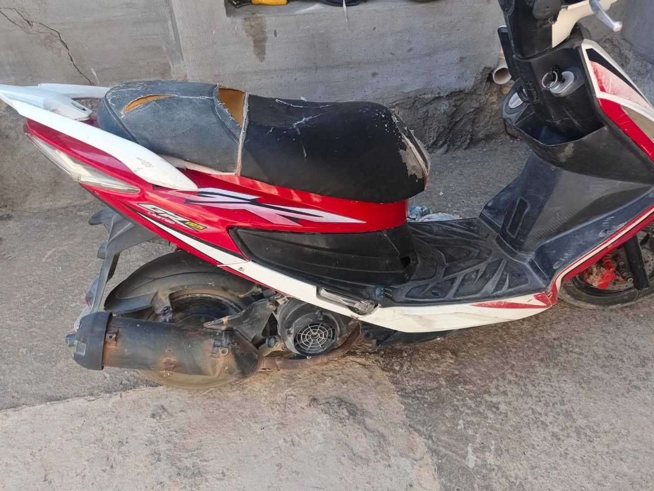 السلام عليكم
ماطور سايم نحله محرك نظيف
مسجل كامل اوراق مع لوحات وسنويه
كهربائيات كلها شغاله صلف هندر شغال
السعر 700
***********
