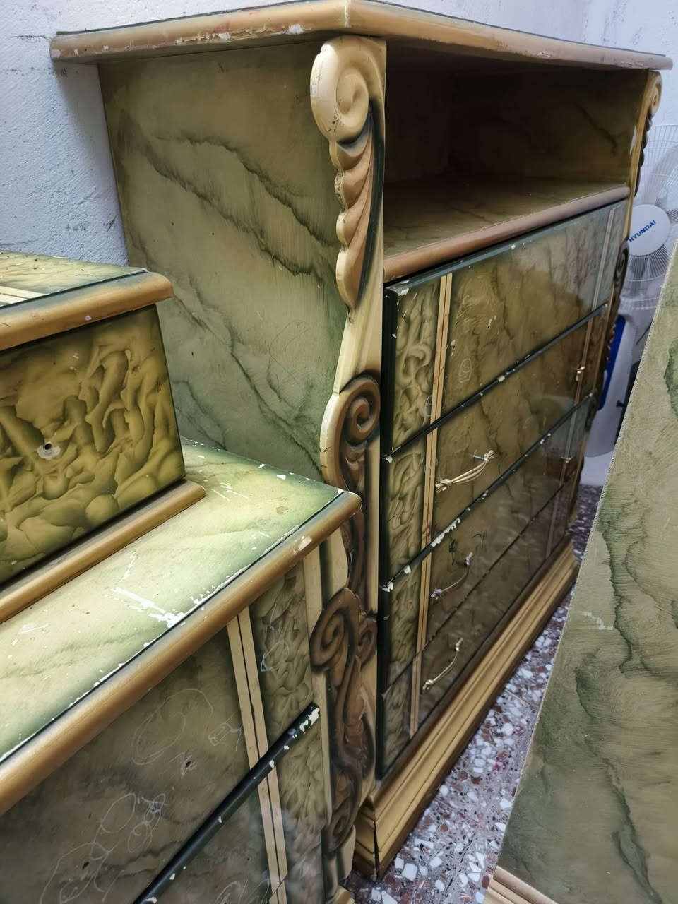 غرفه للبيع بسعر مناسب للاستفسار
***********
