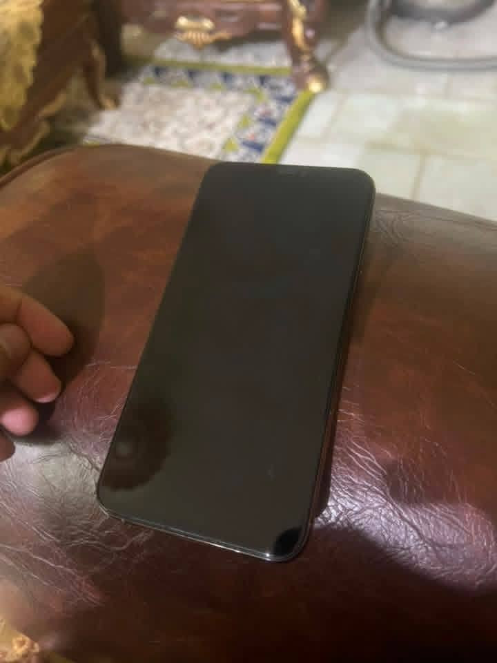 آيفون XS ماكس • ٦٤ جيجا • نيكون D5100