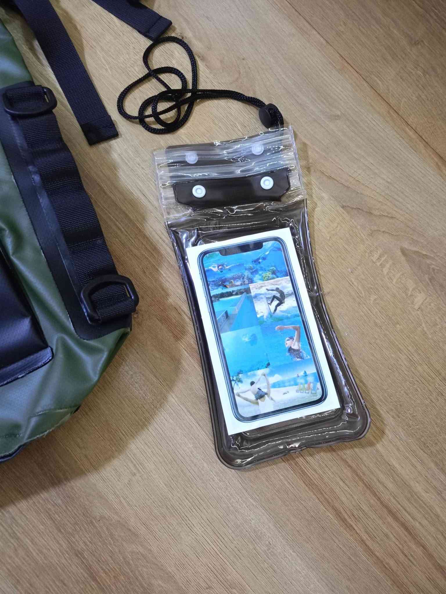 جتطة 25 لتر أوروبى اصلى جديد
25 الف 
توصيل موجود

نص مكتوب في الصور:
- IPX6 Stormproof Waterproof
- Test waterproof performance before use; do not fully submerge!!!
- Adventure-Ready Waterproof Backpack
- Fine Stitching Craftsmanship
- Buckle Style
- Comfort Shoulder Straps
- Side Mesh Pocket
- Multi-Purpose Attachment Straps
- Premium Heat-Sealed Welding
- Product Size Waterproof Material Breathable Comfort Larger Capacity Durable & Tough 60cm/23.6in 14cm/5.5in 32cm/12.6in
- WET/DRY READY
- Dry & Wet Separation Pocket
- Keeps wet/dirty clothes separate from clean items; bottom drainage holes for airflow and water release
- Large-Capacity Inner Compartment
- Easily holds travel essentials like clothes, shoes, skincare items, and more—all in one bag