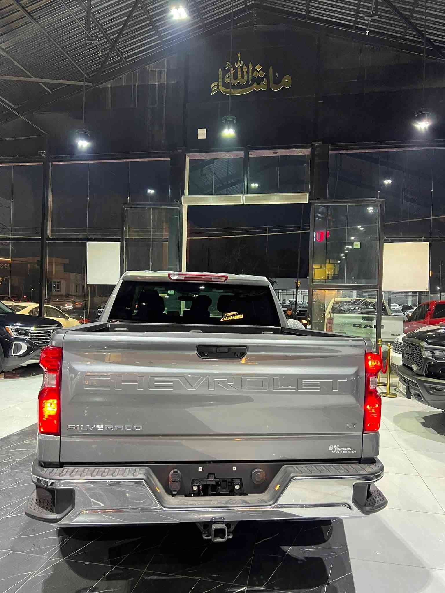 Chevrolet Silverado 
2024      LT   2.7  - 4x4

بسمە و شغال
شاشە و کامیرە
لایت لید
کوشین کهرابایی
کوشینات هیتر
سوکان هیتر
رادار
باب طویل
بودی قصیر

1GCPDKEK8RZ211707      ‌                             رقم شاصي
23.000 mile
2 قطعە صبغ

معرض ( رێبوار سالار صالح ) اربیل شارع ١٠٠م
***********
***********
