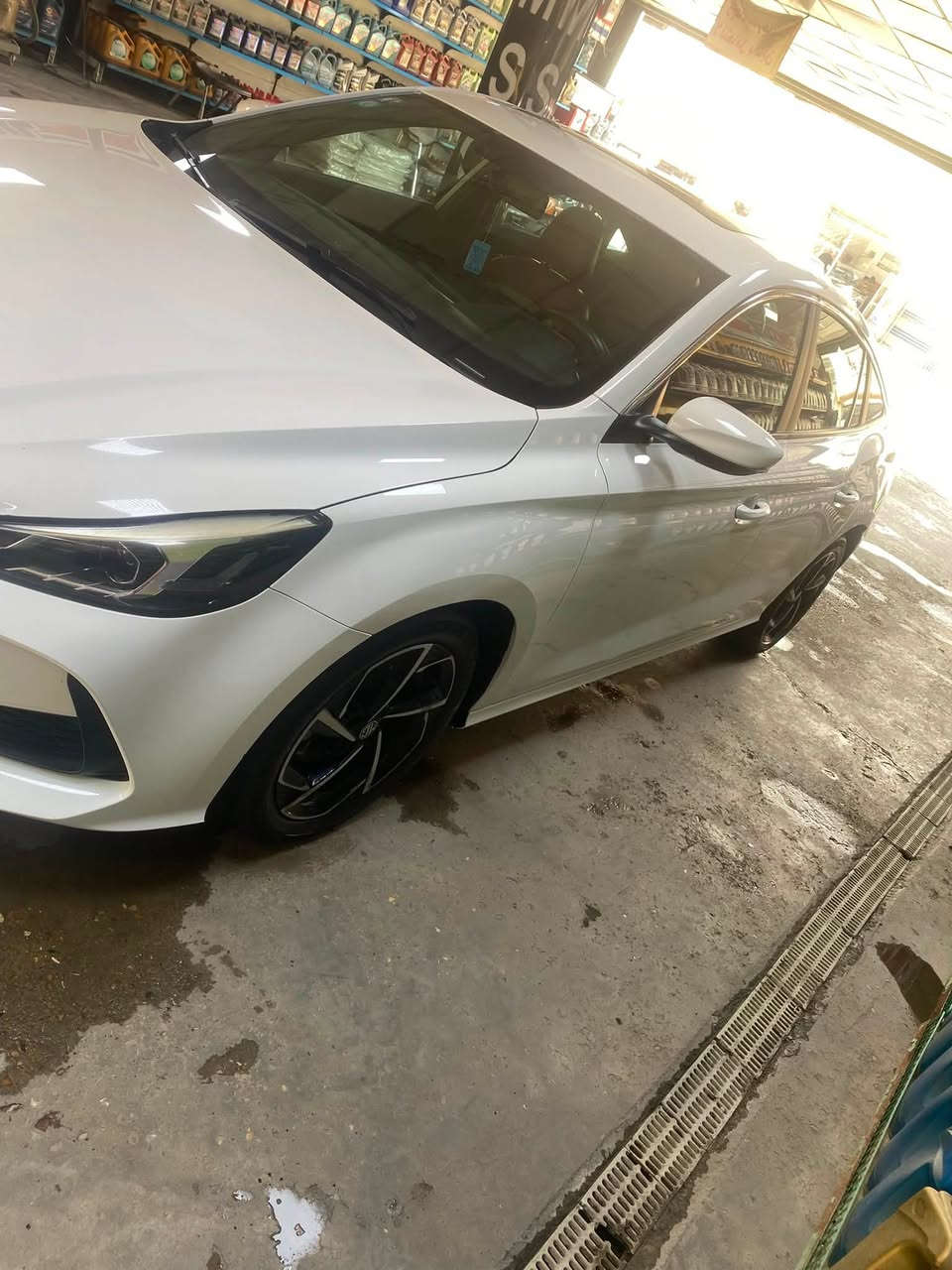 luxury Mg gt
رقم بغداد
موديل 2023
ماشيه 100 الف
محرك ١٥٠٠ تيربو
كير دبل كلج DCT. مفتوح مبدل كلج داخل الشركه
فول مواصفات 🔥
فتحة سقف سلايد
 بصمة 
 قفل سرعه و abs 
اوتو هولد
 قطعتين تبريد ودواخل جلد لونين
شفتات ستيرن تحكم جهتين 
 كيجات كومبيوتر و مواصفاته معروفة 
السياره بيهه صبغ بابين وجاملغ عكس السايق 
عنوان مشتل شارع المطبك

سعر 112 بي مجال 

***********
