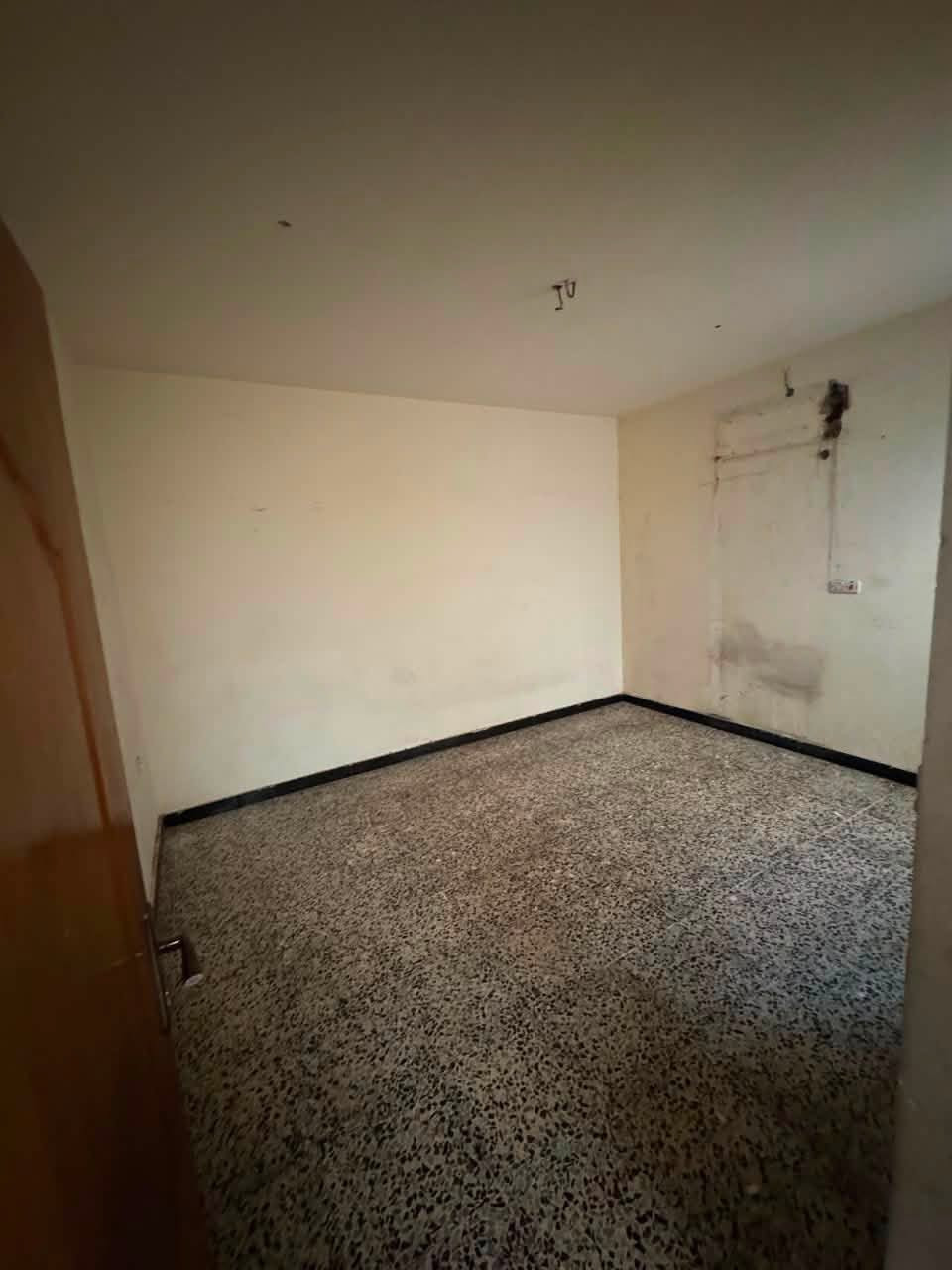 🏠 للايجار في السيدية
بيت مدخلين مساحة 130 متر، يحتوي على:
✅ صالة
✅ مطبخ
✅ حولي
✅ خدمات
✅ غرفتين نوم

💰 السعر مناسب

📞 للاستفسار: ***********
ارام للاستثمار والتطوير العقاري
