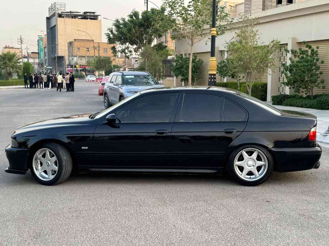 سلام عليكم
صقر 535  8 سلندر  داينمو مي 
موديل 2002  
فول مواصفات 
مكفوله من ضربه والطخه 
رشيته بيه جراد قطعتين 
فتحه 
كشنات كهربائ
كير تبترونك
شاشه اندرويد 
فول تحكمات
ثلاجه خلفيه
ويل بروك سعره 1200 $
دعاميه اماميه خلفيه m اصل مو تايوان تجاري 
مري ام قلاب كهرباء 
لايت لد شغل الخارج 
حلوك صالنصه كابون فايبر 
كهربائيات ماملعوب بيه ولا جطل 
حداديه اماميه خلفيه كل جديد 
عربانه خلفيه قبل سبوع شاده 8 سلندر 
برده خلفيه كهرباء
بك لايت ابو لد 
كير مكينه حداديه كفاله 
صبغ درجه اولى قبل سبوع 
رقم دهوك تحويل مبااااااشر
ترايك وين متريد 
بيع فقط 
مكاني كربلاء 
سعر 125 بيه مجال 
للستفسار 
***********
