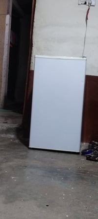 ثلاجه صغيرة • قابل للتفاوض