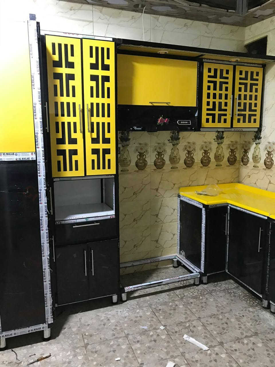 🔥 مطبخ للبيع – نظافة 100% 🔥
🏠 مطبخ نظيف جداً وحالته ممتازة
✨ تصميم أنيق باللون الأسود والذهبي
🍽️ يحتوي على كاونترات علوية وسفلية + زاوية + حوض
💰 السعر: 600 ألف فقط
📌 التكلفة الأصلية أكثر من مليون دينار
📍 الموقع: بغداد – الشعلة
📞 للاستفسار والجادين فقط: ***********
**السعر قابل للتفاوض للجادين 🌹**
