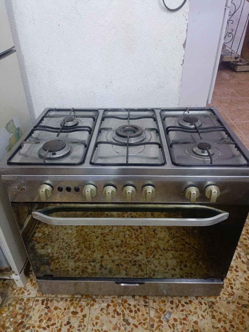 طباخ فريش • عيون وفرن • نظيف