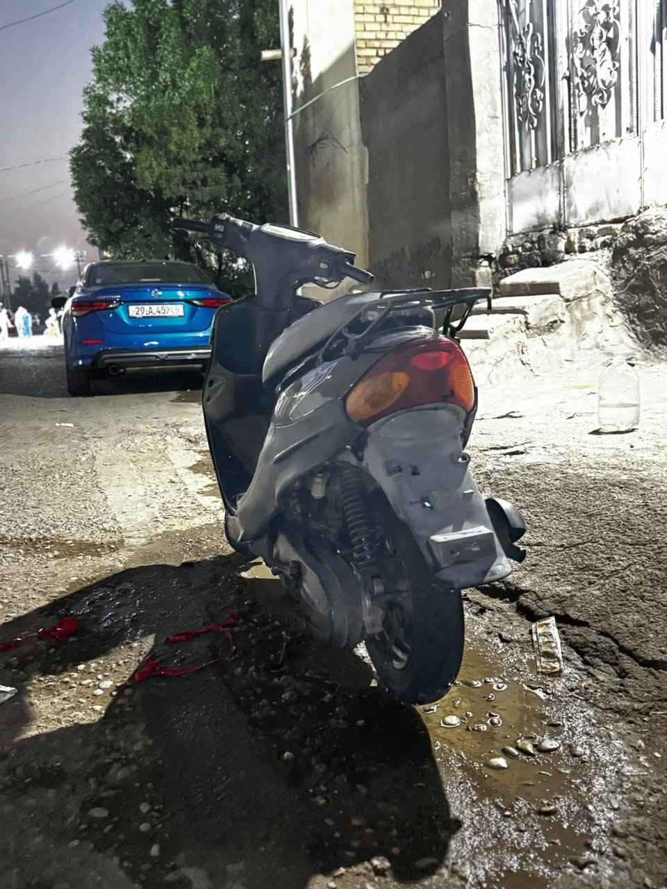 سلام عليكم دراجه نوعهه بيجي9زروف نص هندر والسلف بس شحن باتري  مكفوله كله شغاله بس الايت الكدام محترك صاله فتره طالعه من الوكيل وتركتهه السعره 400وبيهه مجال الرقم ***********
