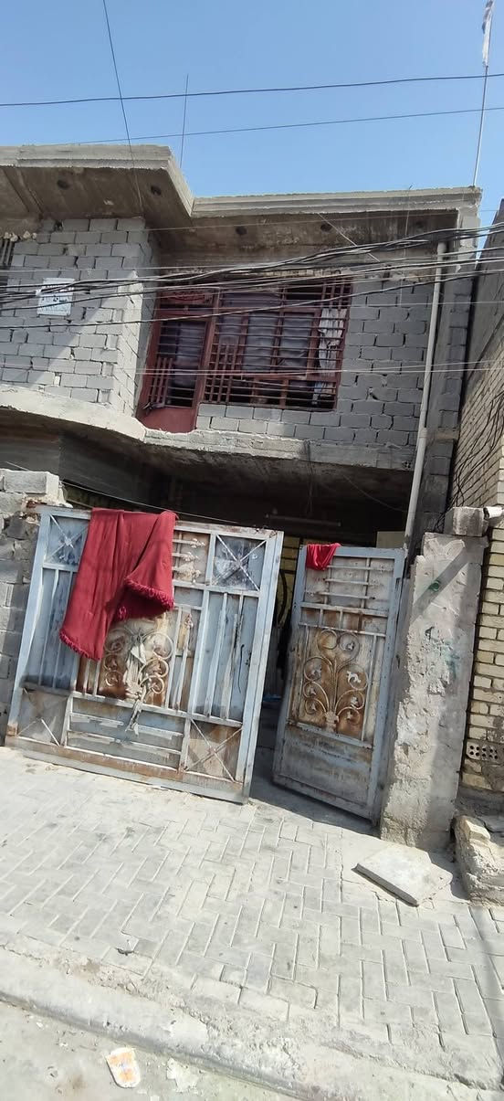بيت لبيع مساحه 150متر ***********
قريه فرحان الواجهه10/إنزال/15/
البيت طابقين
