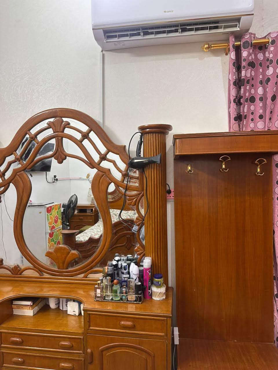 غرفه نوم تفصال صاج غرفه نضيفه وما بيها اي كسر  الكنتور 8 باب طابقين السعر مليون و750  بيها مجال ***********  عنواني البصره الحكيميه
