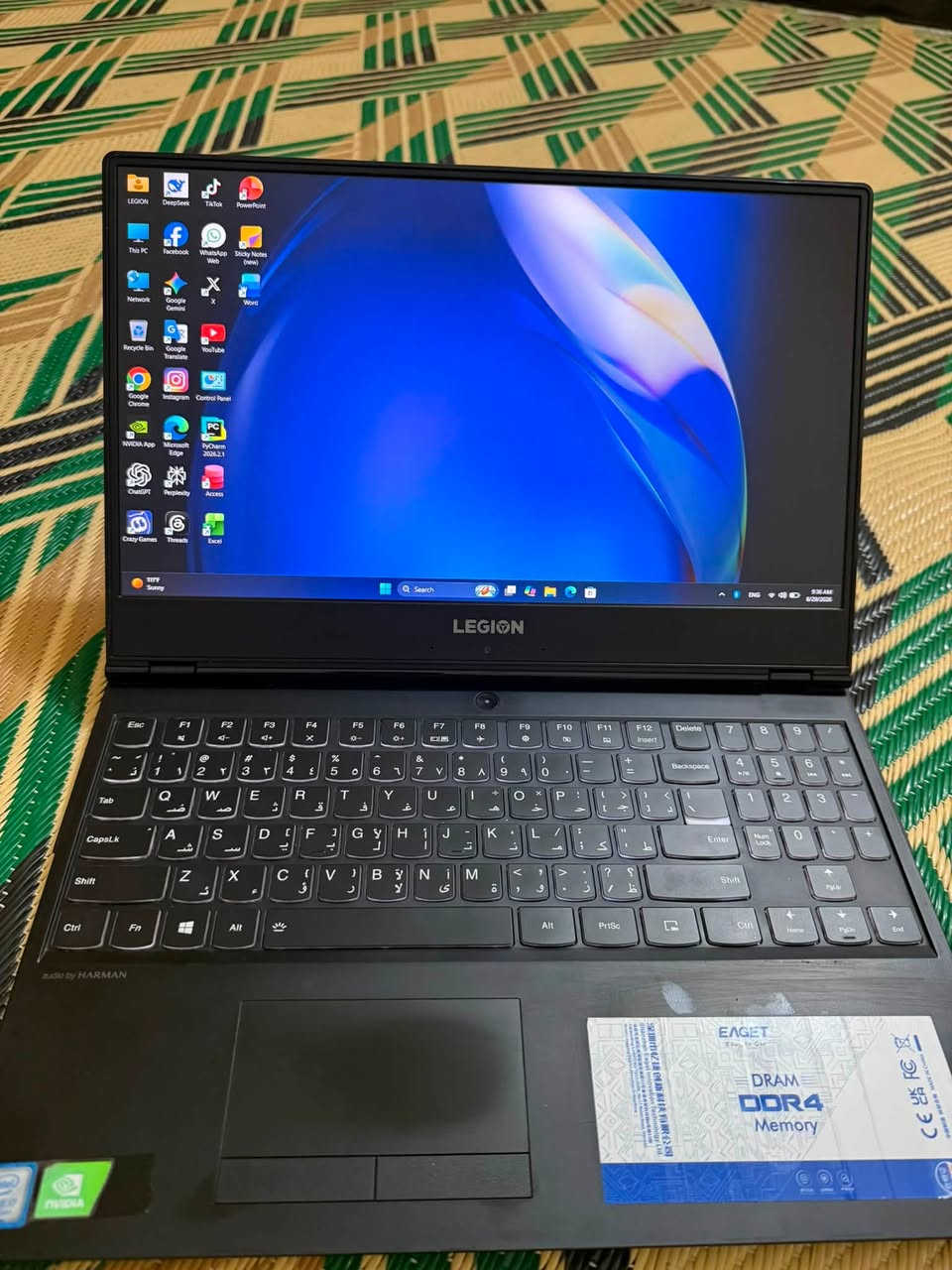 💻 لابتوب ألعاب ومونتاج Lenovo Legion للبيع
للبيع لابتوب Lenovo Legion قوي جداً ونظيف ومناسب جداً للألعاب، المونتاج، التصميم، والبرمجة.
المواصفات الفنية:
‎ الموديل: Lenovo Legion (GTX 1050 Ti)
 المعالج: Intel Core i7 (الجيل الثامن 8th Gen)
 الذاكرة العشوائية (RAM): 24GB DDR4 (أداء سريع وجبار للمهام الثقيلة)
‎ التخزين (الخزن): SSD 256GB + HDD 2000GB (2TB)
 كارت الشاشة الخارجي: NVIDIA GeForce GTX 1050 Ti بسعة 4GB
 كارت الشاشة الداخلي (الشاشة): 12GB
 حجم الشاشة: 15.6 إنش
 النظام الصوتي: audio by HARMAN (صوت نقي وقوي)
ملاحظات:
 اللابتوب جاهز للاستخدام ومرفق مع واقي لوحة مفاتيح.
 السعر: [600]
 للتواصل والاستفسار: يرجى المراسلة على الخاص أو الاتصال على الرقم [***********].
