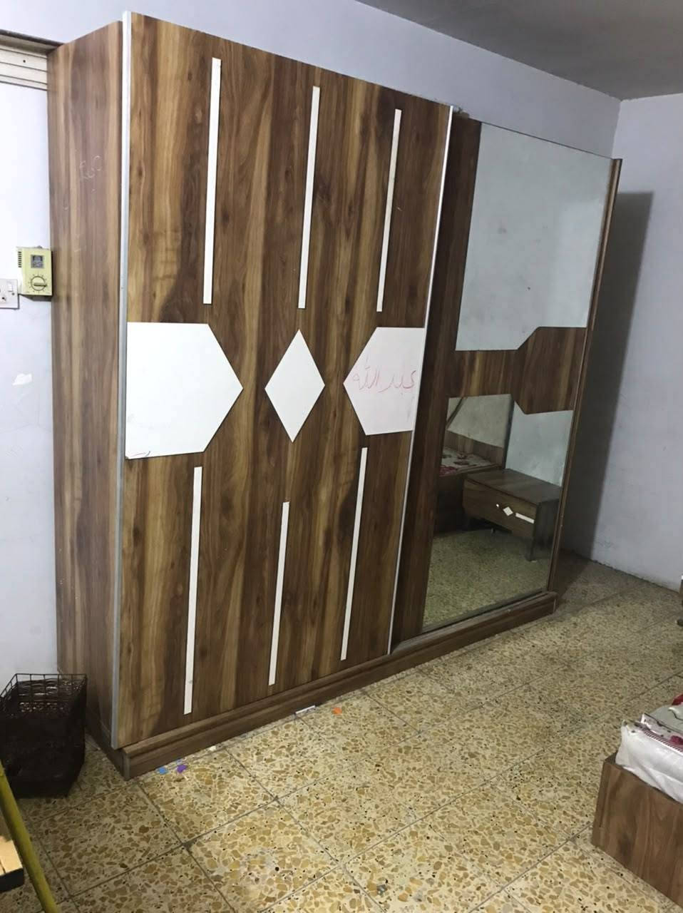 اسلام وعليكم للبيع غرفه تركيه خمس قطع كلش مضيفه وي ضرر ما بيه بس ميز لمرايه لمجرات فالتات مكاني لغدير  زيونه سعره 300    كلش حلوه.  ***********
