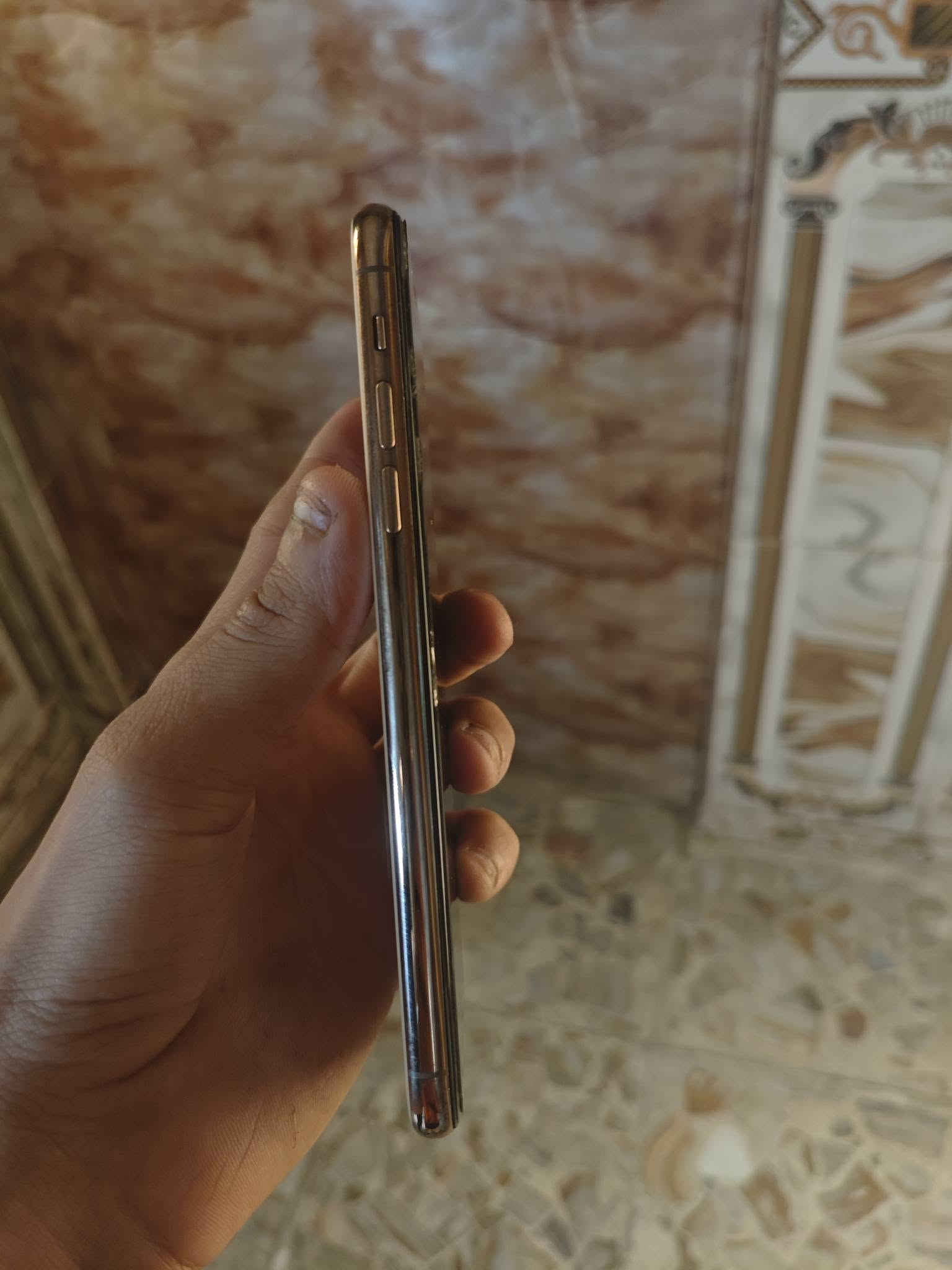 ايفون ١١ برو ماكس
لون ذهبي
مبدل بطارية 
بطاريته ٩٦ 
نظافة ١٠٠ مثل ماواضح بالصور
(اللزكة مال شاشة مكسرة شاشة مابيهه شي نهائيا)
نموذج m
ذاكرة ٢٥٦
وكلشي بي شغال وع فحص
٢٤٠ وبي مجال قليل
مكاني بغداد تاجي سبع البور
***********
