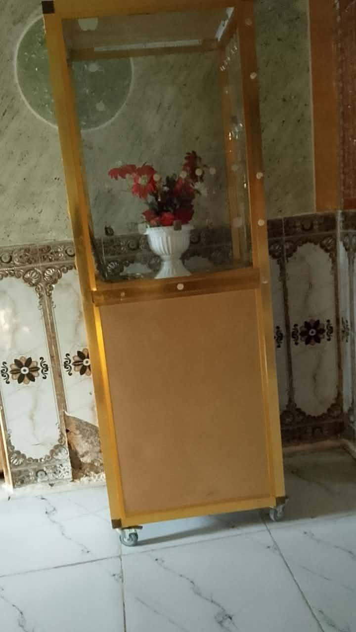 من رخصت مدير الكروب 
ميز ذهب برازيلي تزكام بي باب وبي جراره وسعره ١٧٥ وبي مجال مكاني شاميه تواصل ***********
