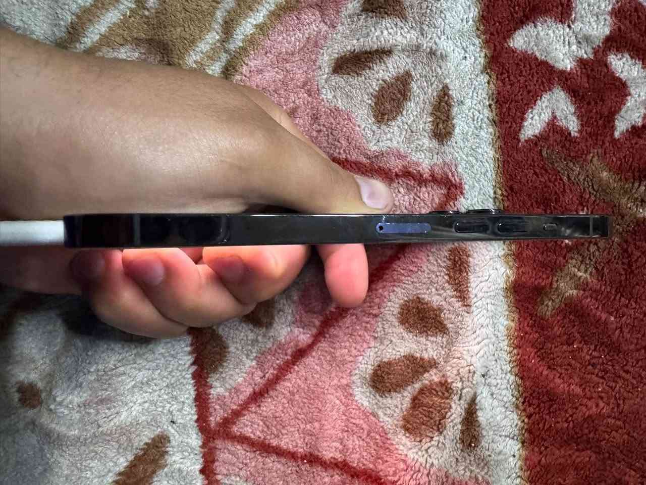 ---
📱 iPhone 13 Pro Max للبيع (سعر لُقطة)

متوفر الآن جهاز iPhone 13 Pro Max بمواصفات قوية وسعر مناسب جداً:

✅ الموديل: iPhone 13 Pro Max
✅ اللون: نفطي ✨
✅ الحالة: الجهاز "مفول" وشغال طبيعي.

⚠️ ملاحظات الشفافية:
البطارية: مبدلة.
الكاميرا: تظهر رسالة (شعار) بعد التحديث الأخير.
الشاشة: توجد نقطة سوداء صغيرة.

💰 السعر: 525,000 دينار فقط!
🚚 توصيل لجميع المحافظات: 10 آلاف.
📍 الموقع: بغداد - مدينة الصدر.
📞 للحجز والاستفسار: ***********
---

نص مكتوب في الصور:
- ٠٩:٤٠
- حول
- الاسم
- iPhone
- إصدار iOS
- 27.0
- اسم الطراز
- iPhone 13 Pro Max
- رقم الطراز
- MLHC3ZA/A
- الرقم التسلسلي
- K07M1VXCMY
- سجل تاريخ القطع والخدمة
- الأغاني
- الفيديوهات
- الصور
- السعة
- ٢٥٦ غ.ب.
- متوفرة
- ٢٣٧,٧٦ غ.ب.
- عنوان Wi-Fi
- 48:35:2B:23:04:E6
- Bluetooth
- 48:35:2B:14:74:90