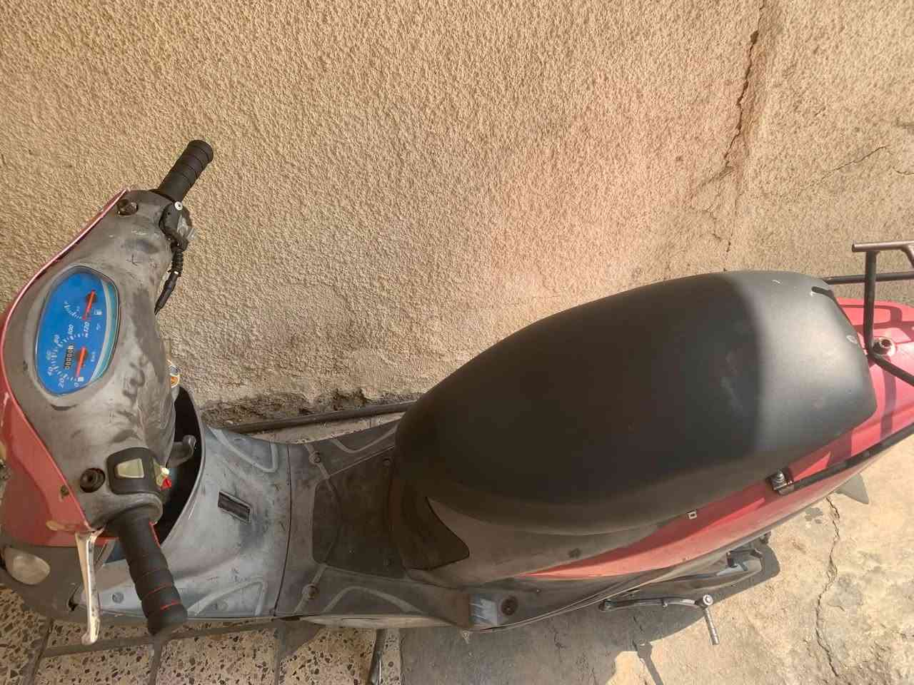 سلام عليكم شباب دراجه البيع ماكس منغولي مكينه مامفتوحه صالنصه رياضي اف ام صبغ وياله جدد وتاير خلفي جديد نقصهه  باتري بس  السعر ٣٥٠ بيه مجال مكان /بغداد /حي العامل رقم ***********واتساب رصيد
