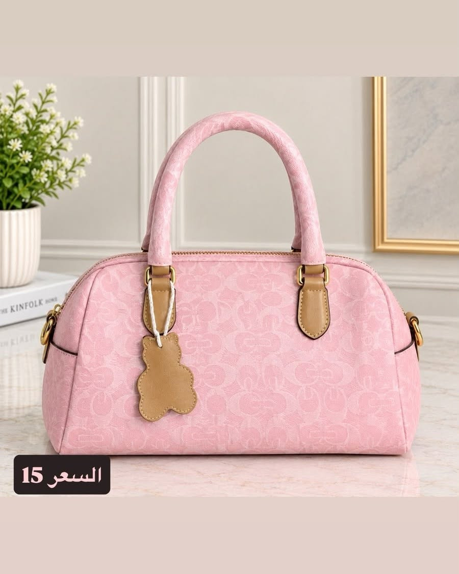 👜✨ عروض الجنط وصلت وبأسعار تخبل! ✨👜
كل الجنط ماستر كوالتي 👌 ✔️ جلد طبيعي
✔️ ماركات فاشن غنية عن التعريف
✔️ موديلات أنيقة وعملية لكل الأذواق
✔️ جودة عالية وأسعار مميزة جداً
🔥 أسعارنا مو موجودة بالسوك مقارنةً بنوع الجنطة وجودتها! 🔥
🎒 وبمناسبة بداية دوام الجامعات والمدارس
سوّينا تخفيضات خاصة حتى تختارين جنطتك الحلوة بسعر يناسبج 💕✨
لا تفوتين العرض 😍
حجز عل الوات ساب او رساله عل الخاص 
***********
الجودة + الماركة + السعر الحلو = عند لمعة بيوتي ✨

نص مكتوب في الصور:
- السعر 25
- السعر 35
- السعر 15
- ماركة فاشن السعر 18