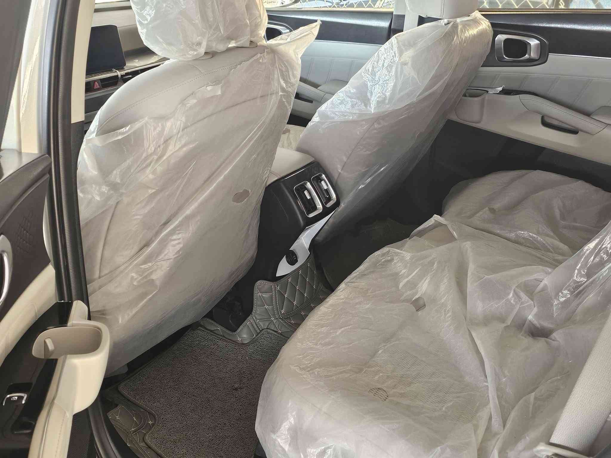 سورنتو 2024 خليجي رقم بغداد بأسمي هزة وسنويةجديدة  كفاله عامه عدا شبر بارد جوا الرقم ما مبين نهائيا والسونار بالمنشور 
محرك v6 مكفول
حدادية وتبريد وباقي التفاصيل كفاله 
مواصفات بصمه كير ماوس بردات بلادي ويل كروم جنطة كهربائي اناره داخلية متغيرة كشنات كهرباء
 وباقي المواصفات واضحة بالصورة 
ماشية 234 الف حقيقي 
السعر 265 وبيها مجال بسيط للشراي 
المكان الديوانية
