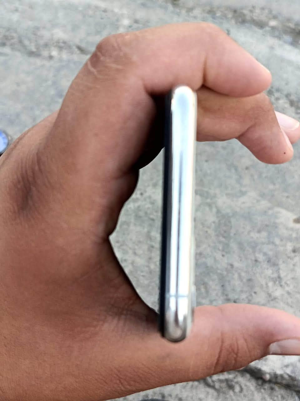 سلام عليكم للبيــع ايفـون 11 بروماكــس جهـاز ذاكره 64 بطاريـه 100 جهاز دبل سيم نسخة za فيس ايدي شغال جهاز مبدل شاشـه وبطاريه اصليات شرط  
السعــر: 235 وبــي مجال 
للستفسـار: ***********
