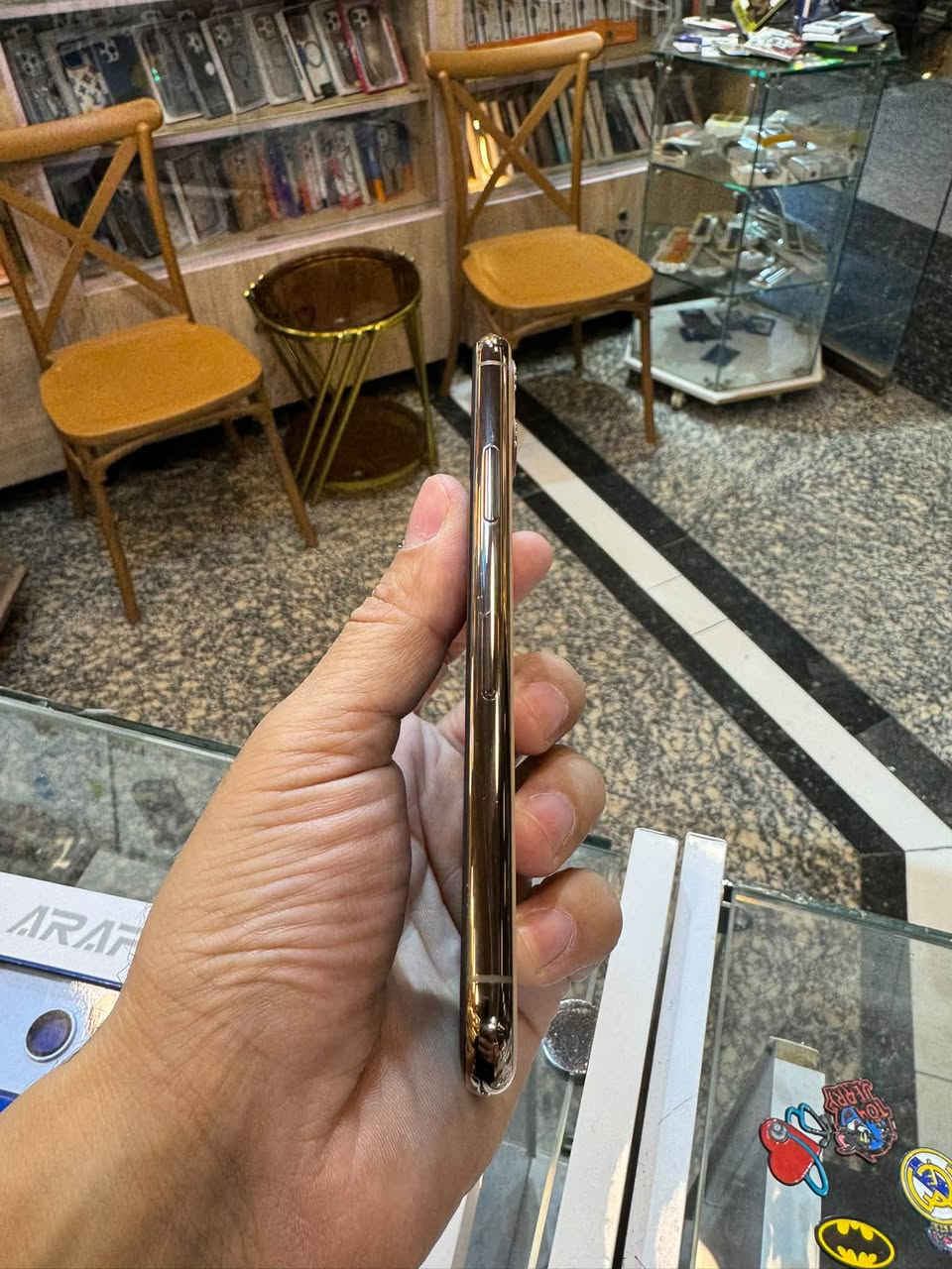السلام عليكم
١١ برو ذاكرة ٢٥٦ ماستر عربي
بطارية ٨٥ مكفول من الخلل والتصليح
السعر ٣٢٥ مجال قليل 
عنواني زيونة
***********
