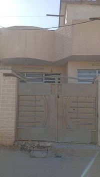 العريفية الشارع الخدمي • غرفة وصالة استقبال • طابق ونص