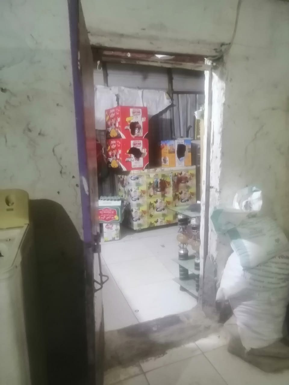 بيت بحاوي نهضة تبليط بالباب
مساحه 200
يتكون من 4غرف
وصاله 8امتار
و ديوانيه 8امتار ديوانيه بابها خارجي
ومحل بيه ومخزن خارجي تكدر محل
***********
