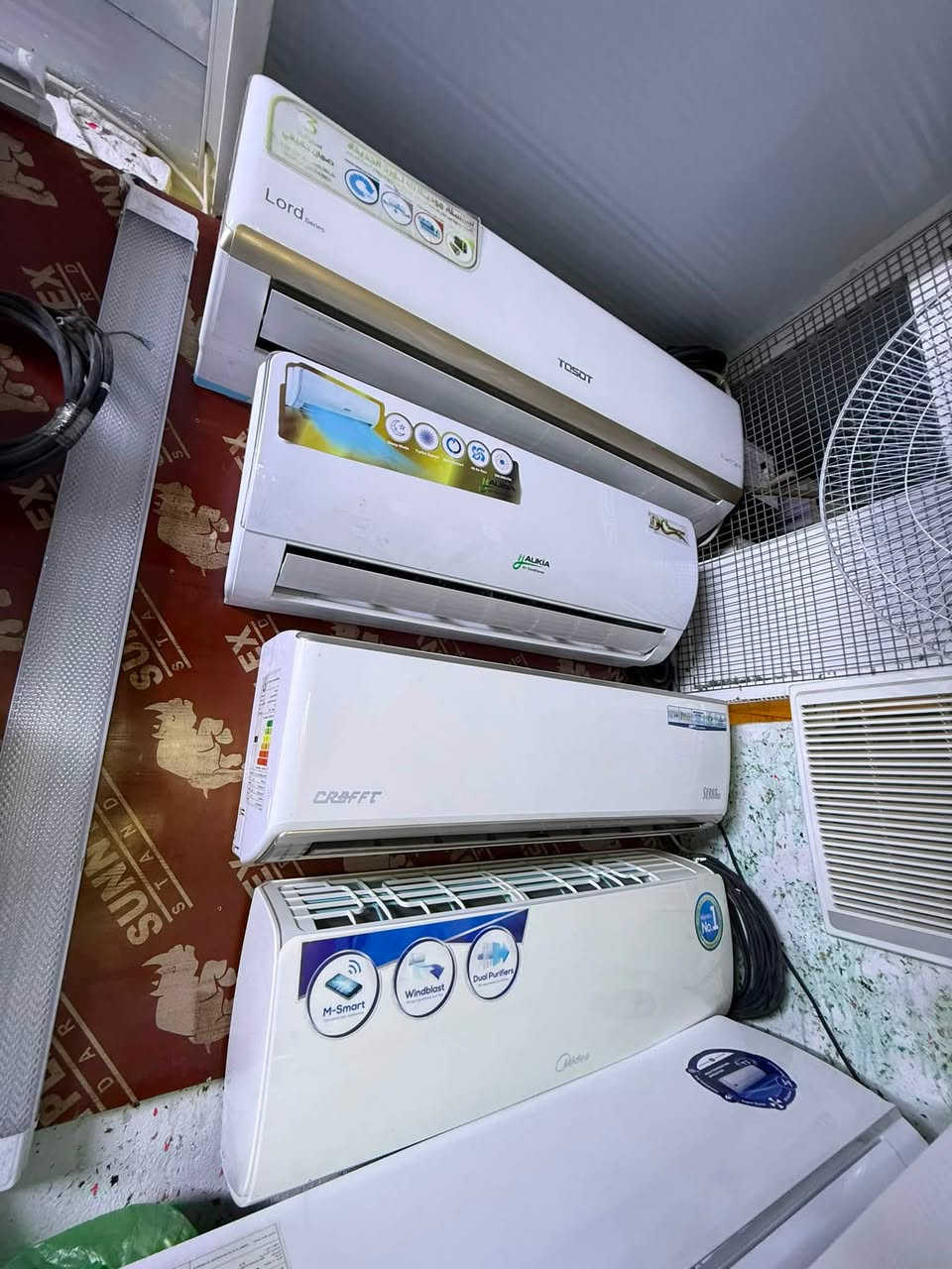 سلام عليكم
الطيبين موجوده سبالت ومكيفات + ثلاجات جدد نضيفات كلش استعمال جدا قليل نضافه ٩٩٪؜ 

جميع الموديلات 
العادي والانفيرتر 
T3 

بدون تصليخ الغاز بلادي 
R22/ R410 

Gree 
Tosot 
wadi 
media 
general 

يوجد خدمه فتح وشد السبالت 
كادر مخصص 

العنوان : بغداد- الزعفرانية -مجمع الطاقه 
‏***********
***********
