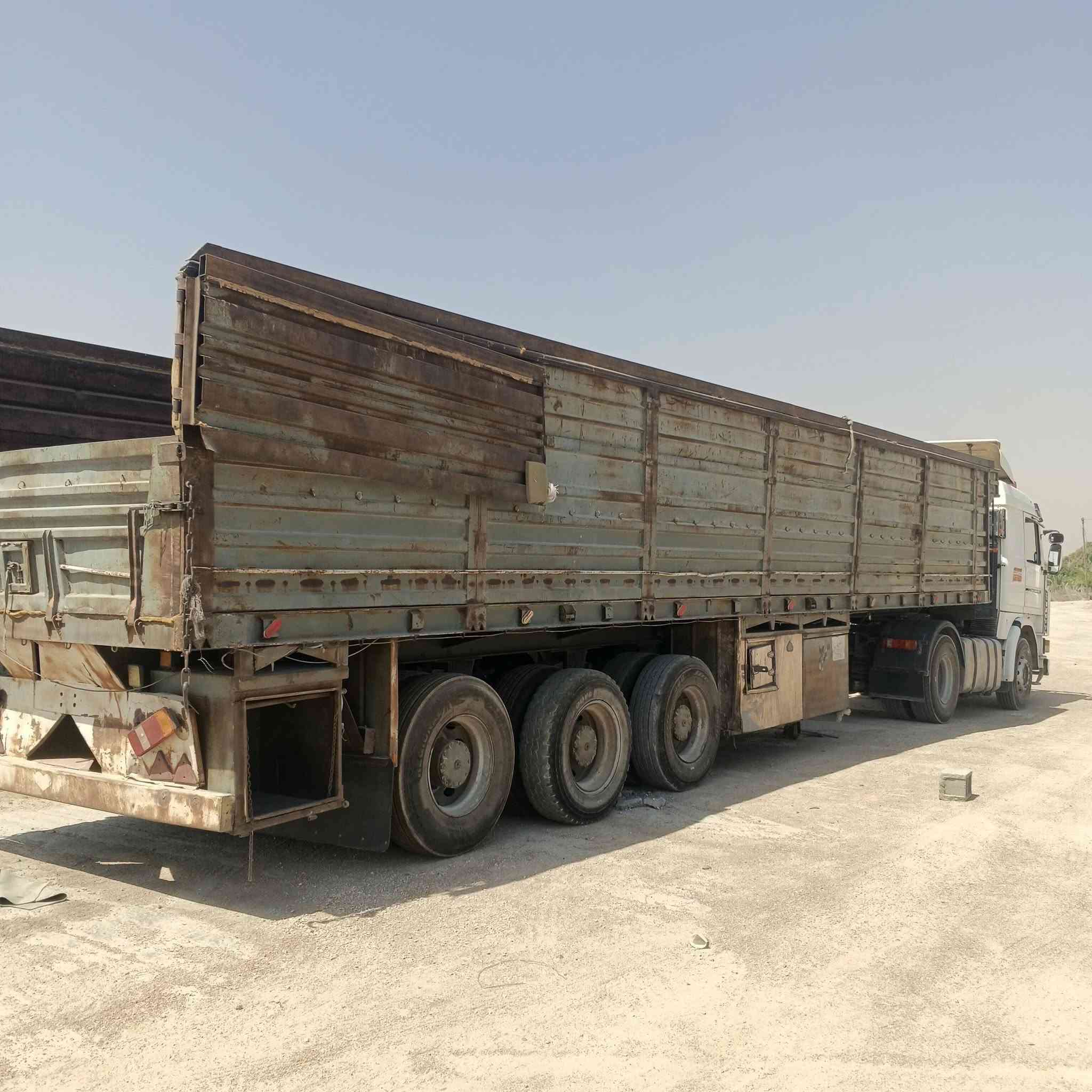سلام عليكم سكانيه للبيع موديل 93مكينه بي بخار تخم تاير***********
