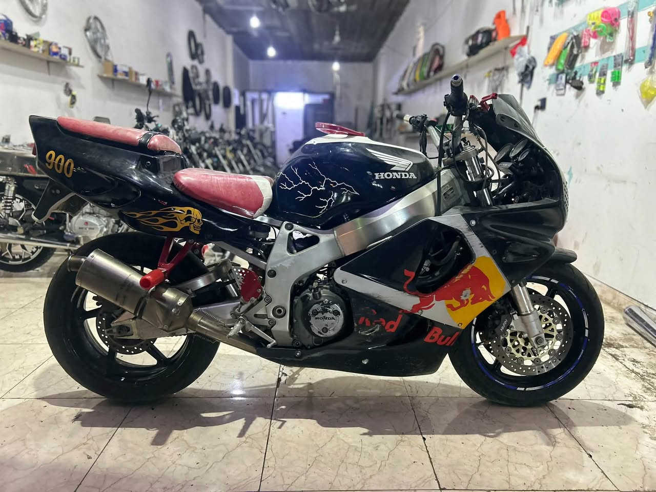 هوندا • CBR • سرعه 300