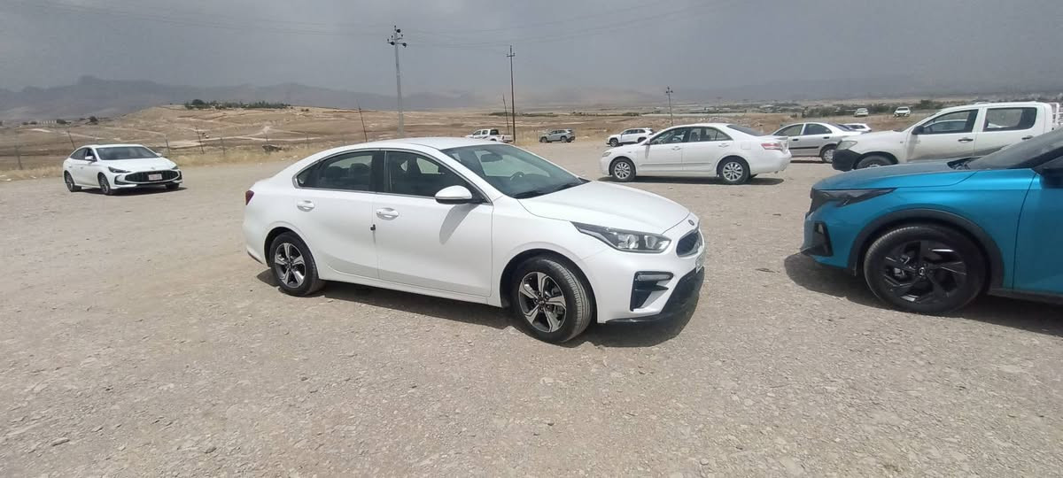 سيراتو موديل 19فول مواصفات عده الفتحه الشركه العامه
بصمه بوب
بصمه تشغيل 
تبريد قطعتين
حساسات امامي خلفي
اشاير بالمري مري شفط
تحكمات ستيرن جهتين 
كير درايف 
مكينه 1600
مكفوله عده شبر بارد يم قبغ بانزين فقط
ماشيه 70
رقم سليمانيه بسمي سياره جديده
مكان شارع فلسطين 
السعر 145
***********
