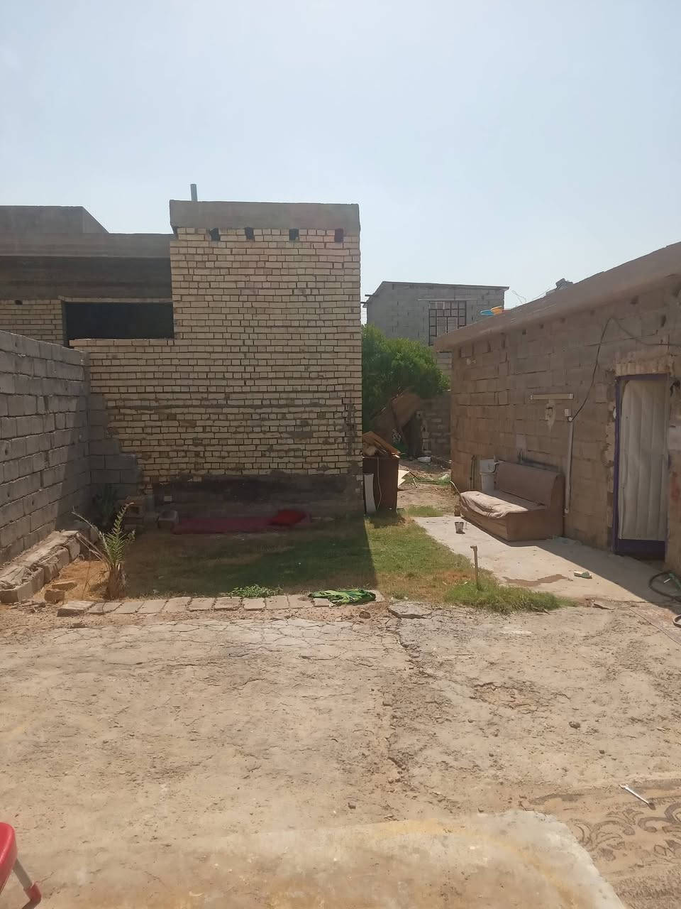 يا الله سلام عليكم بيت للبيع مع قطعه ارض مساحه 250 في السكنيه قرب كليه ادراه واقتصاد السعر  35 بي مجال للإستفسار ***********
