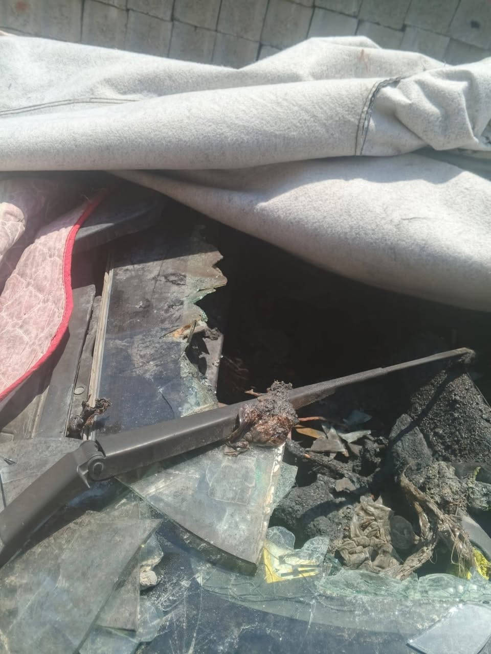 كورلا بريوس ع حادثها ابيع رقم بغداد باسمي سعرها ٣٧ وبيها مجال عنواني بغداد***********
