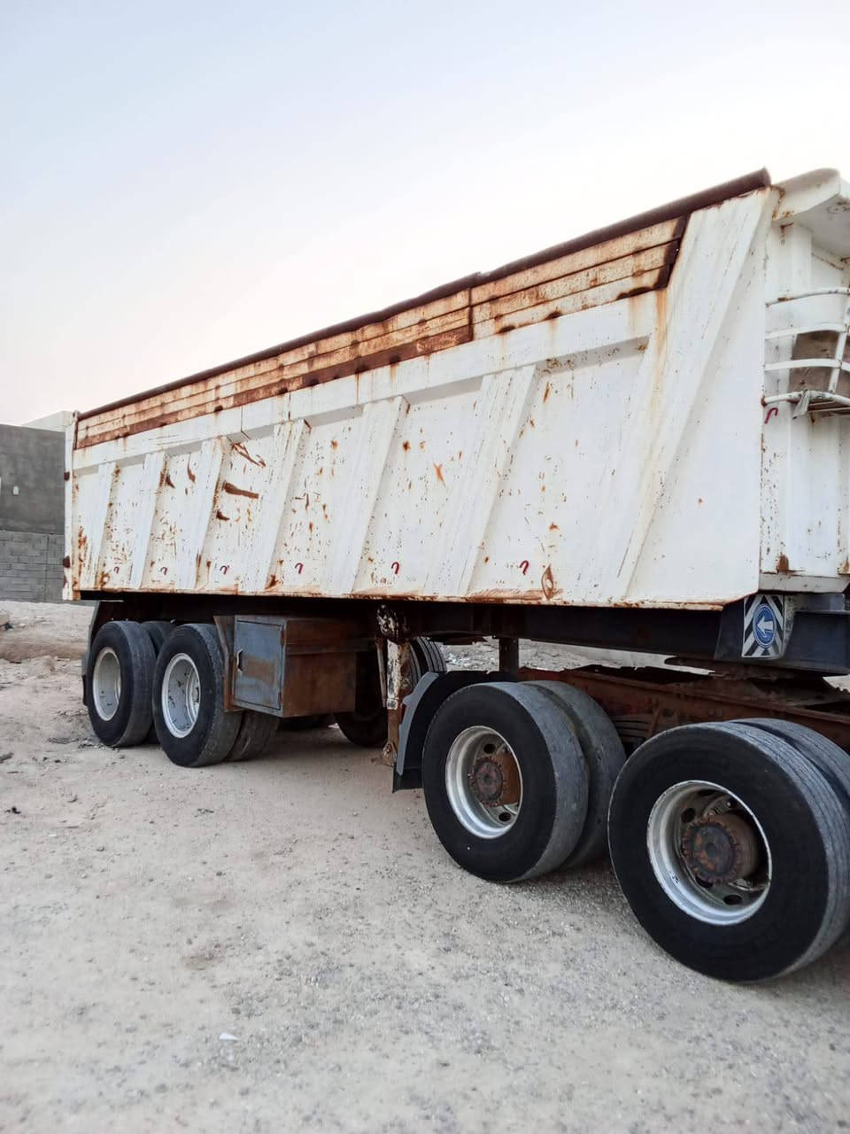 بيع مستعجل تريد بس راس ابيع واذا عربانه هم ابيع وبخدمة الشراي  مكاني بصرة الزبير حي الصحفين رقم راعي السيارة ***********@
