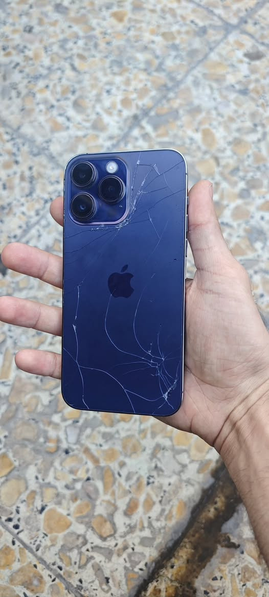 ايفون 14 برو ماكس للبيع او مراوس مع سامسونگ
الجهاز نظيف امانه والجهاز مالتي الشخصي استعمالي الخاص
الجهاز ذاكرة 256 مبدل بي بس بطارية والبطارية الله يشهد زينه كلش
ملاحضه : الجهاز مفطور ضهره والهزاز واكف بس اما الباقي كلشي بي يشتغل طبيعي ومن غير مشكله
وسبب البيع  وكع مني اليوم وضجت منه صار اكو بي فطر موضح ب الصورة بالكلاسه مالته كلش خفيف 
الجهاز سعرة 650 وبي مجال او مراوس
مكاني الدورة الميكانيك 
رقمي ***********
