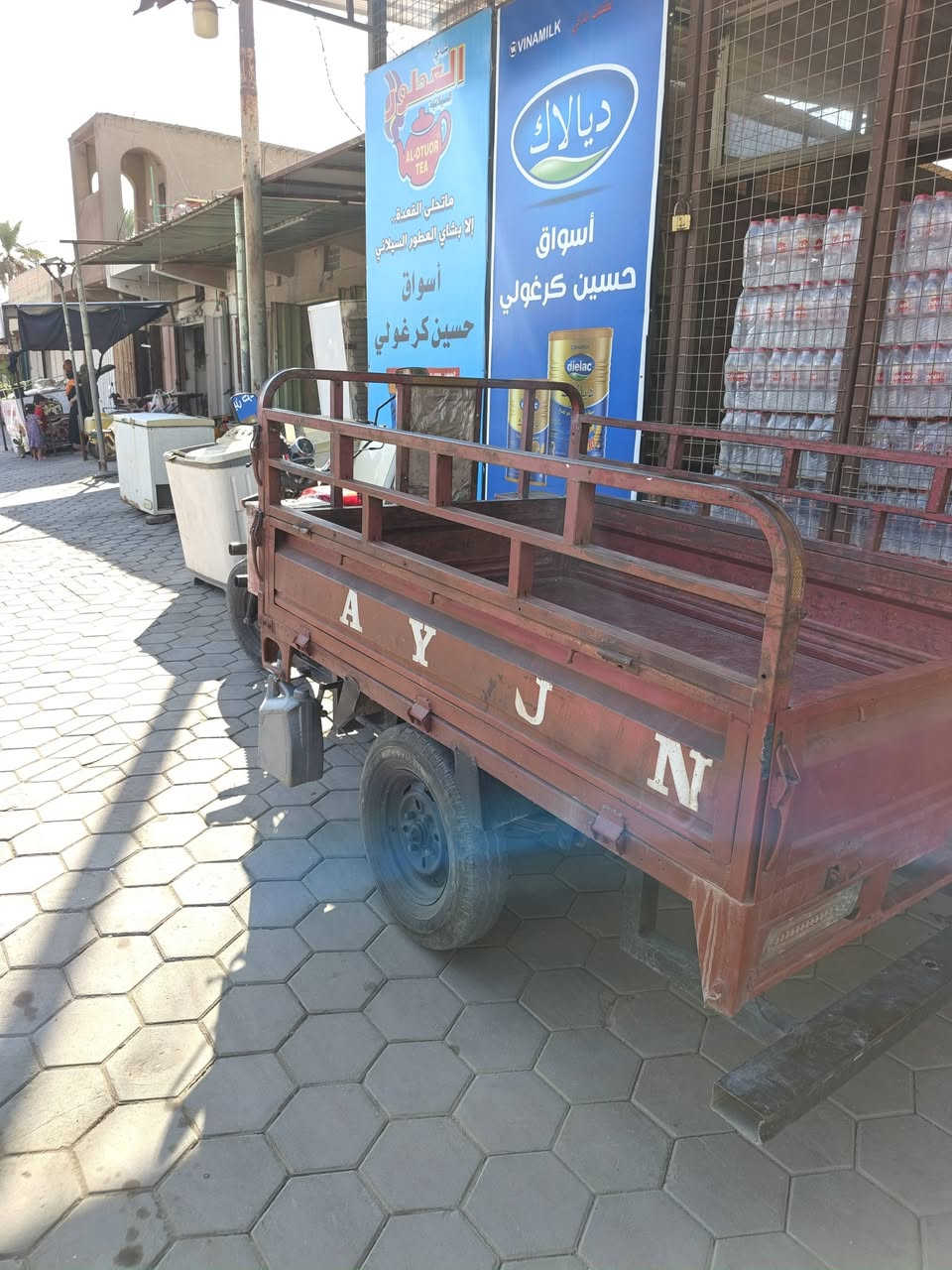 سلام عليكم ستوتة للبيع موديل ١٦ اوراق اوصلية كاملة مكينة خرسة كهربائيات كاملة ما بيهة اي نقص مكاني بغداد مدائن ***********
