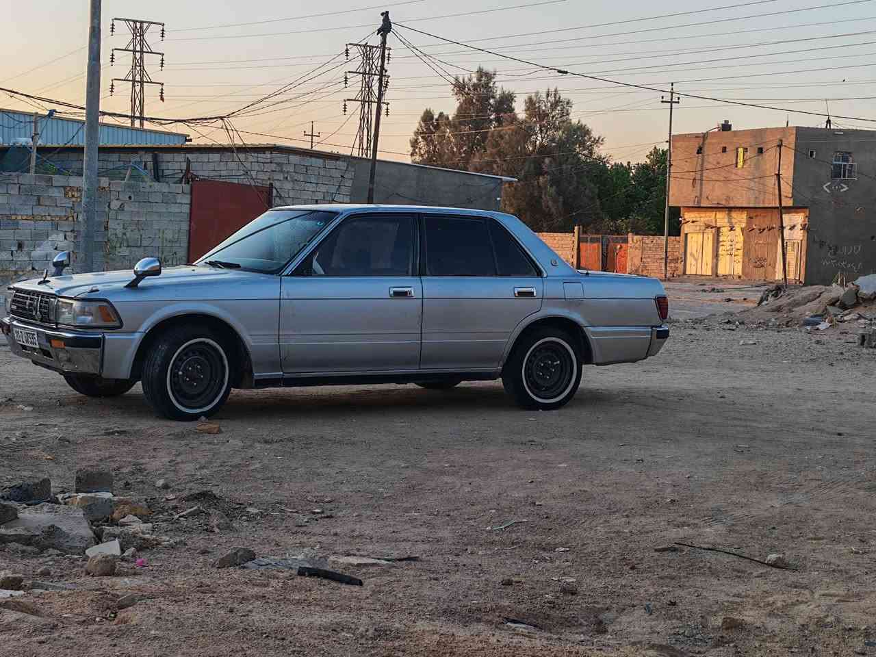 سياره البيع كراون موديل 1991 رقم بغداد سياره مكفولة كفاله عامه 6 سلنردر محرك ونجي السعر 55 وبيها مجال
رقم الهاتف ***********
