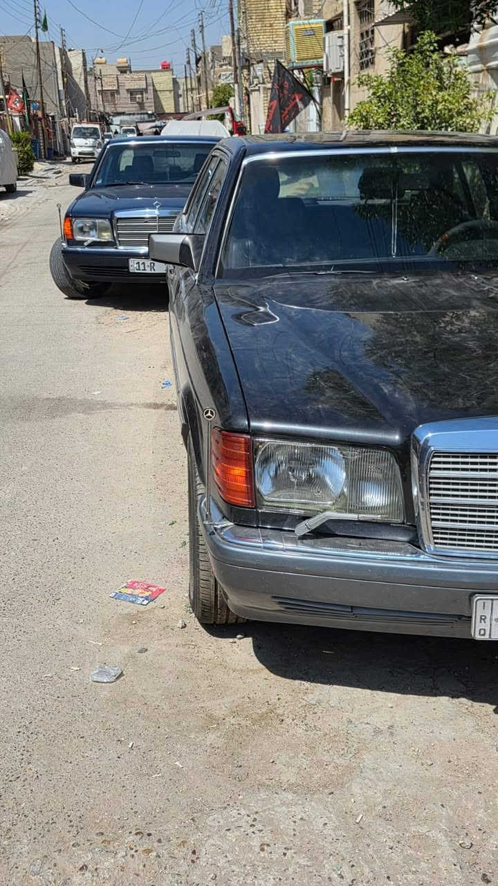 السلام عليكم 
مارسدس جامبو السوده 1993  حجم 300باب طويل وارد امريكي جديده سياره  بلاديه 

كشنات كهرباء  دبل مروحه تبريد ثلج داخل اسود جلد 

ستيرن كهرباء جام كهرباء ......... سلايت طكتين 

الثانيه موديل 1990 وارد يابان  حجم 500 مكينه 8بدون فتحه 
 تبريد ثلج 
دبل هورن دبل مروحه برده كهرباء

دبل فيتبم رقم راعيهن تصلو بي ***********

رجائن اني مكلف بل نشر
