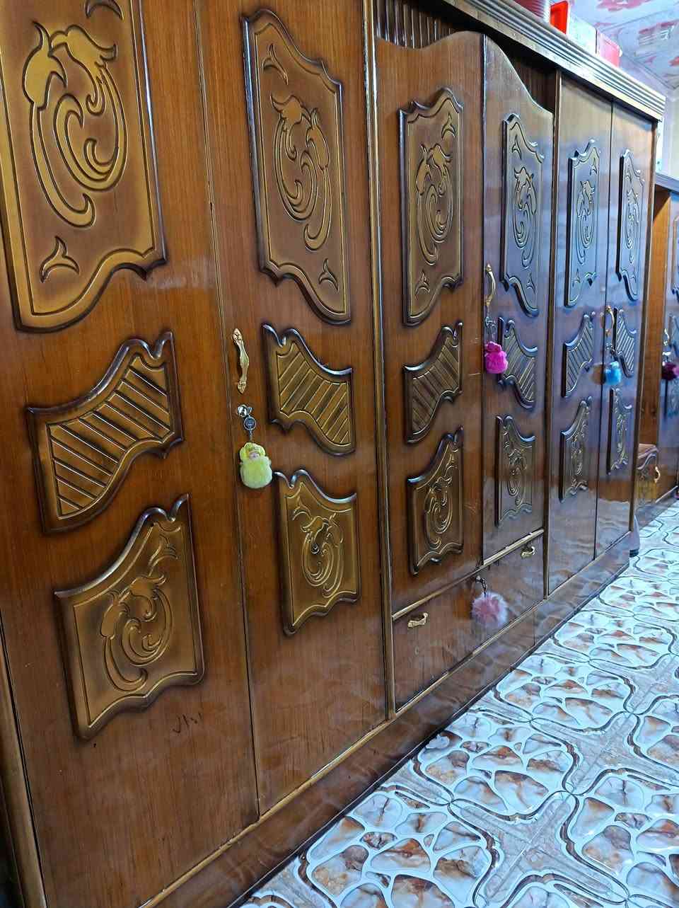 سلام عليكم غرفه أخشاب صاج للبيع مكاني بصره سعر 500 رقم الهاتف ***********
