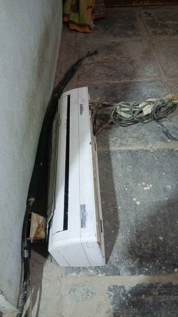 سلام عليكم يوجد سبلت البيع مستخدم نضيف شرط***********
