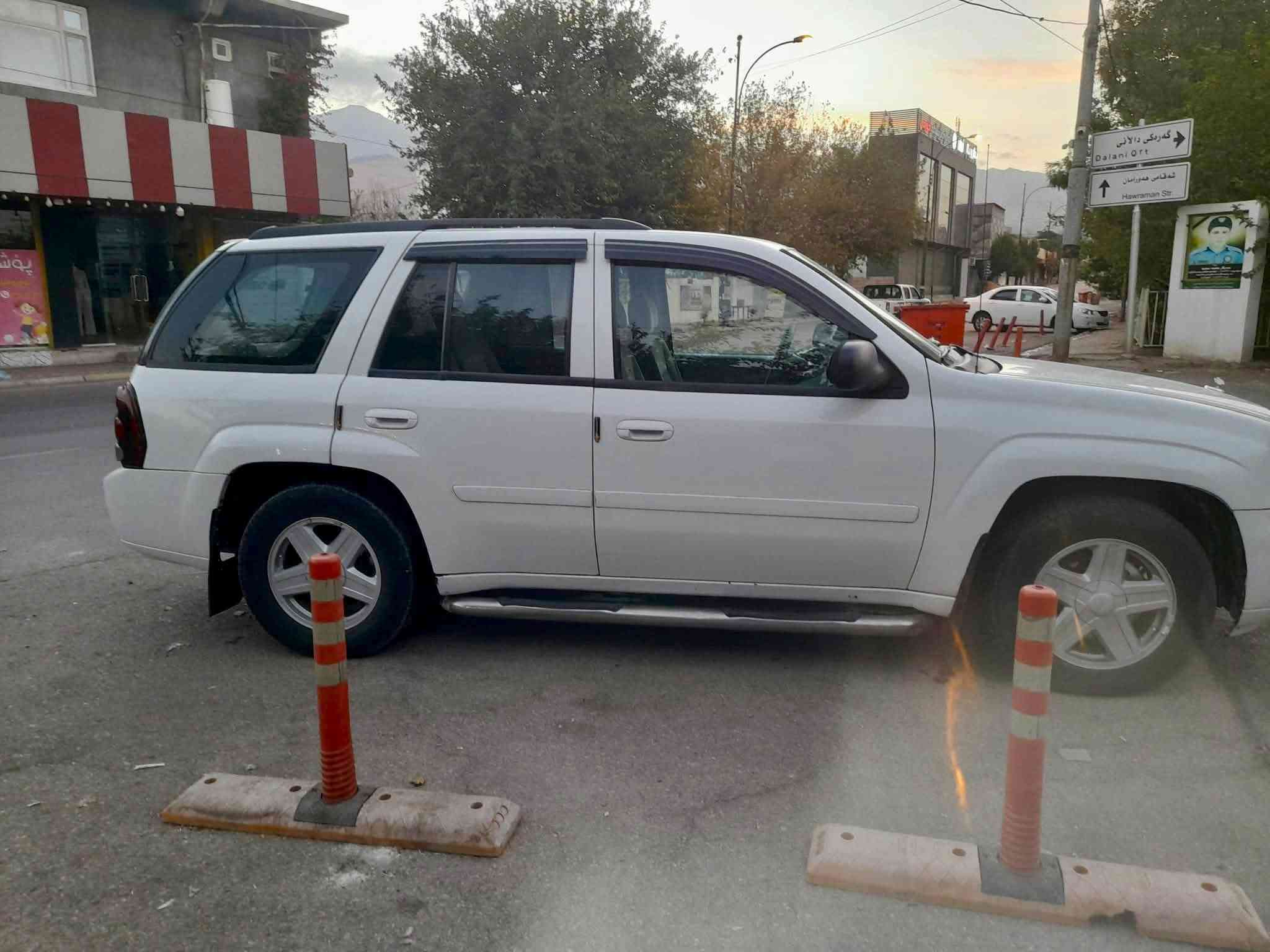 سلاوتان لێ بێت شۆفرلێت بلایزەر ٢٠٠٨ بێ بۆیاخ یەک بست ساردی هەیە بە شەرتی گێڕو مەکینەو ئەکسل دەعامی بۆ دەعامی بەشەرت
سعری ١١٥ وەرەقەو مجالیکی برایانە گۆڕینەوەش ئەکەین بە مۆنیکایەکی شورتەیی ئاڕم یان رەقەم بەلام جوان بێت 
کێ مشتەریە نامە بنیریت
سلاوتان لێ بێت شۆفرلێت بلایزەر ٢٠٠٨ بێ بۆیاخ یەک بست ساردی هەیە بە شەرتی گێڕو مەکینەو ئەکسل دەعامی بۆ دەعامی بەشەرت

نص مكتوب في الصور:
- ***********