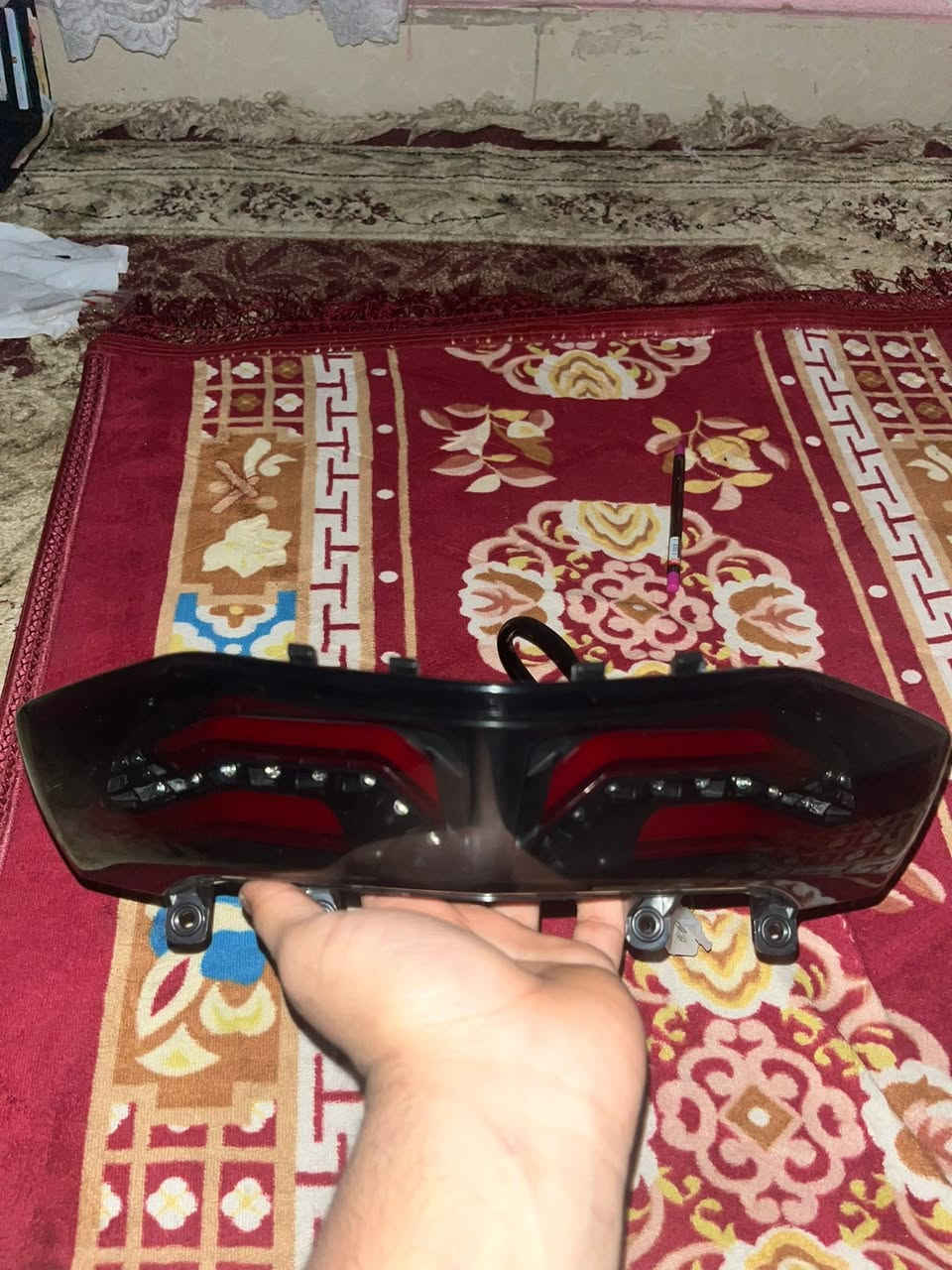 بك لايت سكنس لد ابو الحواجب شرط بعده وكاله بل جيس الماركه مالته بوش شغله يخبل وسعره ارخص من التفصيخ وانه جايبلك يا وكاله لتواصل واتساب ***********
