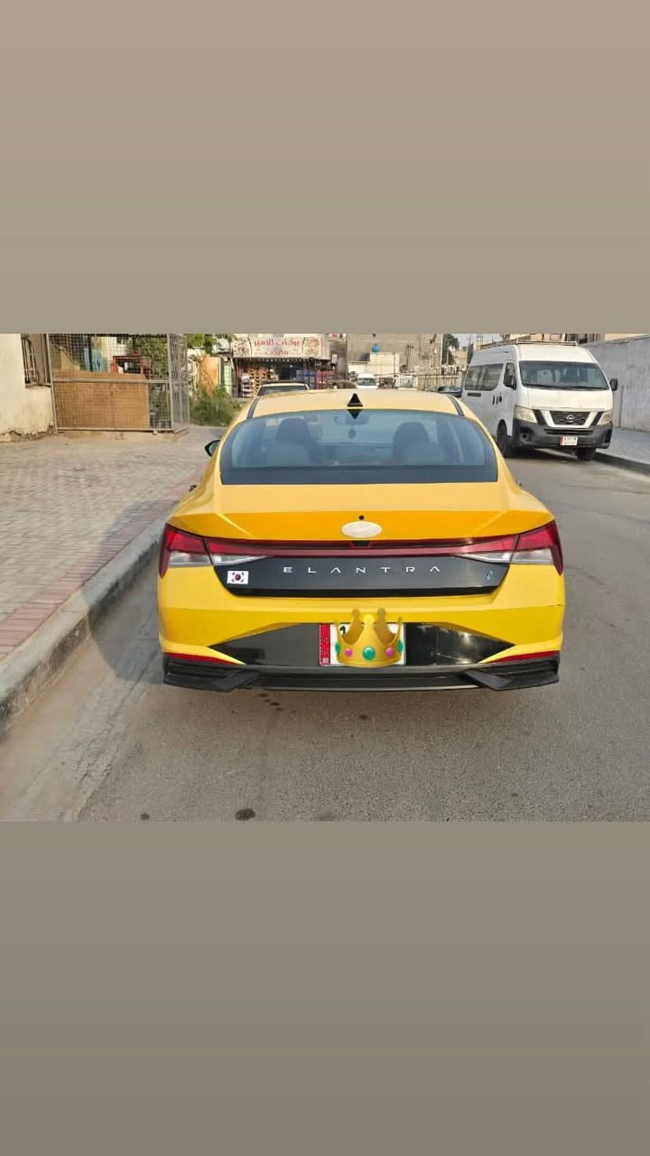السلام عليكم
لنتراء للبيع مديل 2023
حادثها جاملغ تبديل وباب تعمير دواخل بيها شي بسيط جهه الحادث صور الحادث ولسونار موجود ماشيه ٦٥ 
كير مكينه كفاله 
مواصفات 
بصمه تشغيل ابواب رادار جانبي امامي بقيه المواصفات معروفه 
مكاني الشعب حي التجار 
لسعر 133وبيها مجال بسيط
الهاتف ***********
