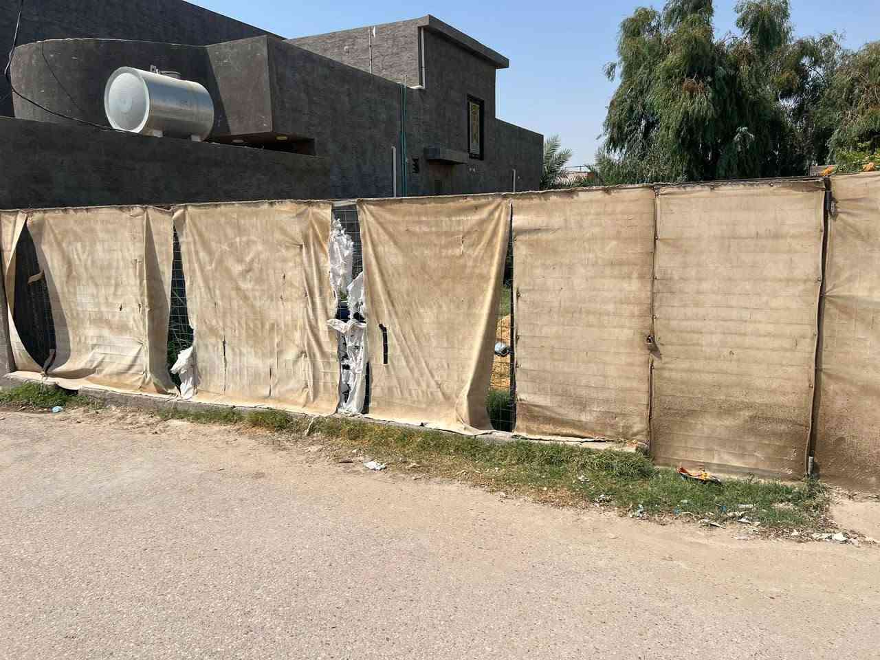 قطعة ارض المساحه   م250 
الوجه 10 النزال25

مدفونة وجاهزة 
خلف القطوف 
مجاور بيت عقيل سالم وعنتر
السعر ٢٧ مليون وبيها مجال للاستفسار الاتصال على الرقم ***********
