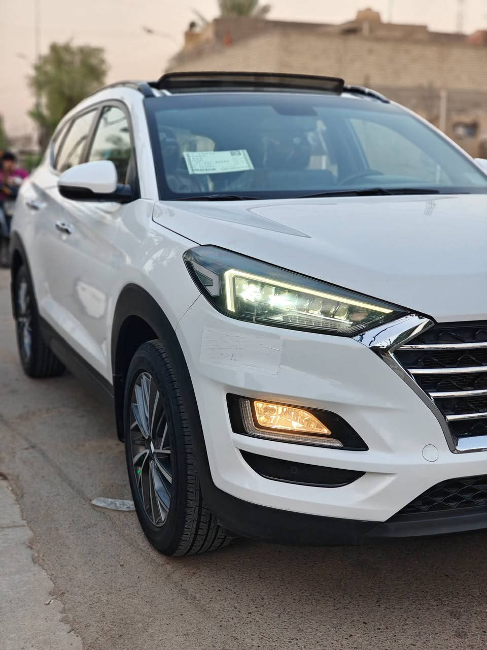توسان 2019 خليجي  فول مواصفات 
مكفولة من صبغ وضربه وتبديل 
محرك گير على وضع الشركة برغي ممفتوح بيهن   2000 دوش حدادية جديدة تخم تاير جديد السيارة كلشي متصرف عليه جاهزه 
مواصفاتها 

  بنوراما ، بصمة تشغيل وبصمة بيبان تبريد قطعتين 
كشنات جلد بقلاوة ل كشنات كهرباء
شاشة  كامرة دوارة تحكم ستيرن
 صاج داخل السيارة لايت لد ، مري شفط
ترحيب وشفط المري عند الاقتراب  
، ويل كب حجم ١٩   بردة خلفية ثلاجه بالجكمجه 
حساسات امامي وخلفي اصلي 
إضاءات لد باليدات كروس سرعة شاحن لاسلكي 
 
 
رقم السيارة بغداد ألدولي الجديد وهزه جديدة 
مكان السياره بغداد ***********
